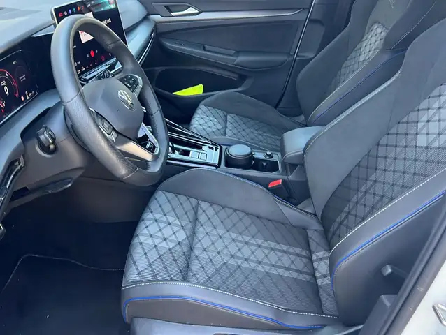 Volkswagen Golf view 5