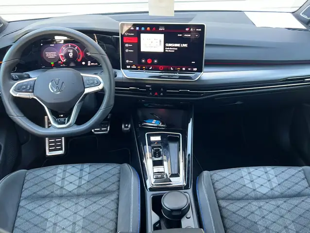 Volkswagen Golf view 3