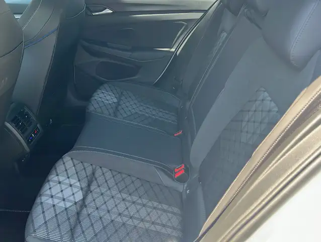 Volkswagen Golf view 4