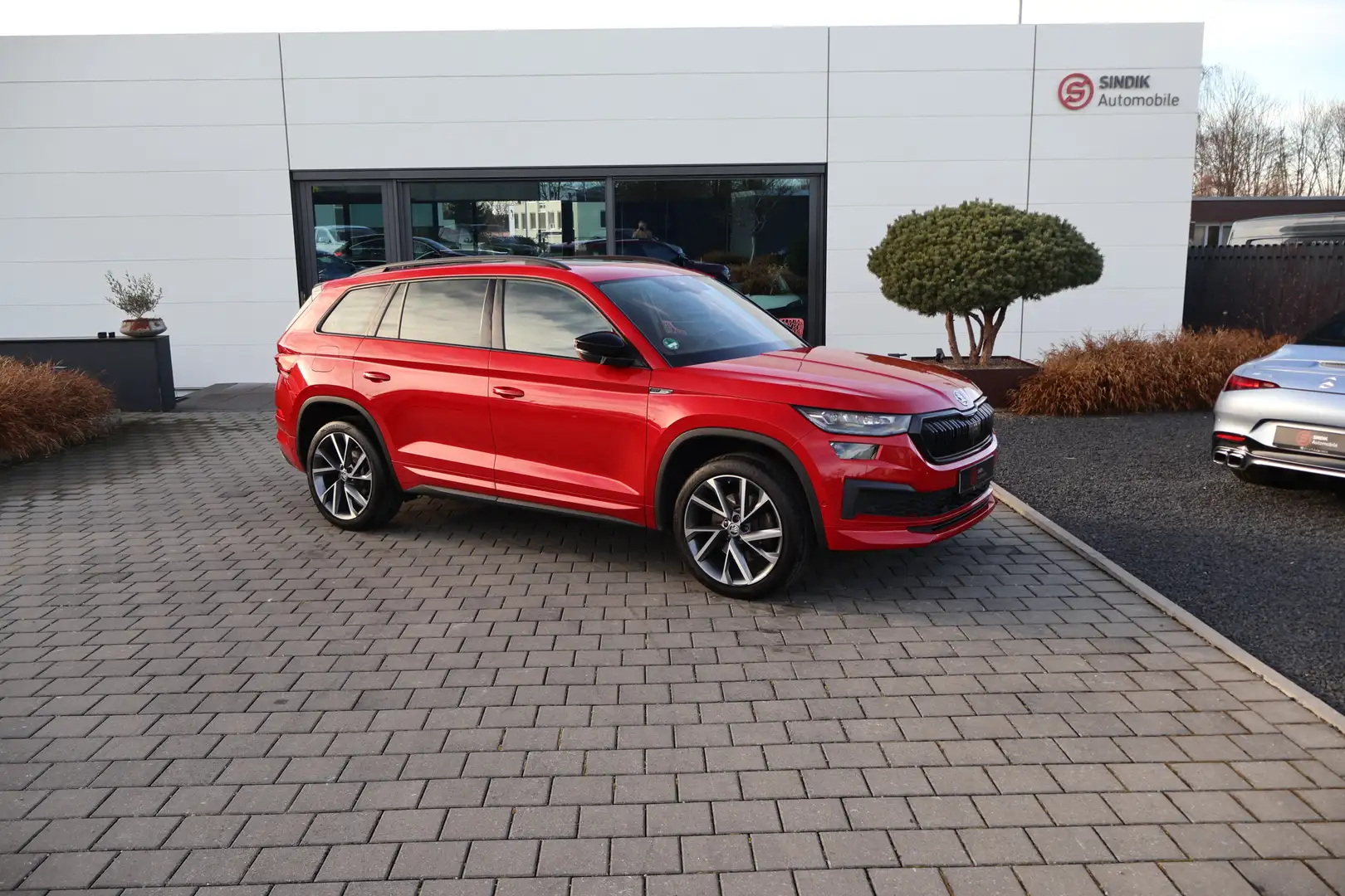 Skoda Kodiaq 2.0 TDI 4x4 Sportline-Pano-el.AHK-el.Sitz Rouge - 2