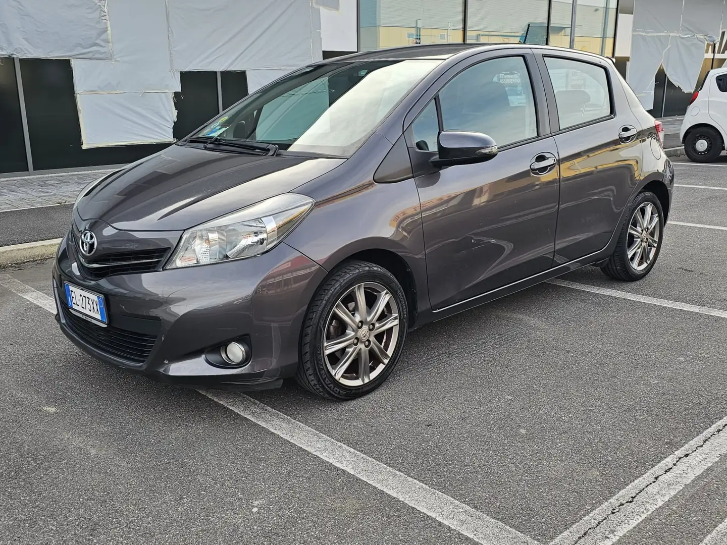 Toyota Yaris 5p 1.3 Lounge - 1
