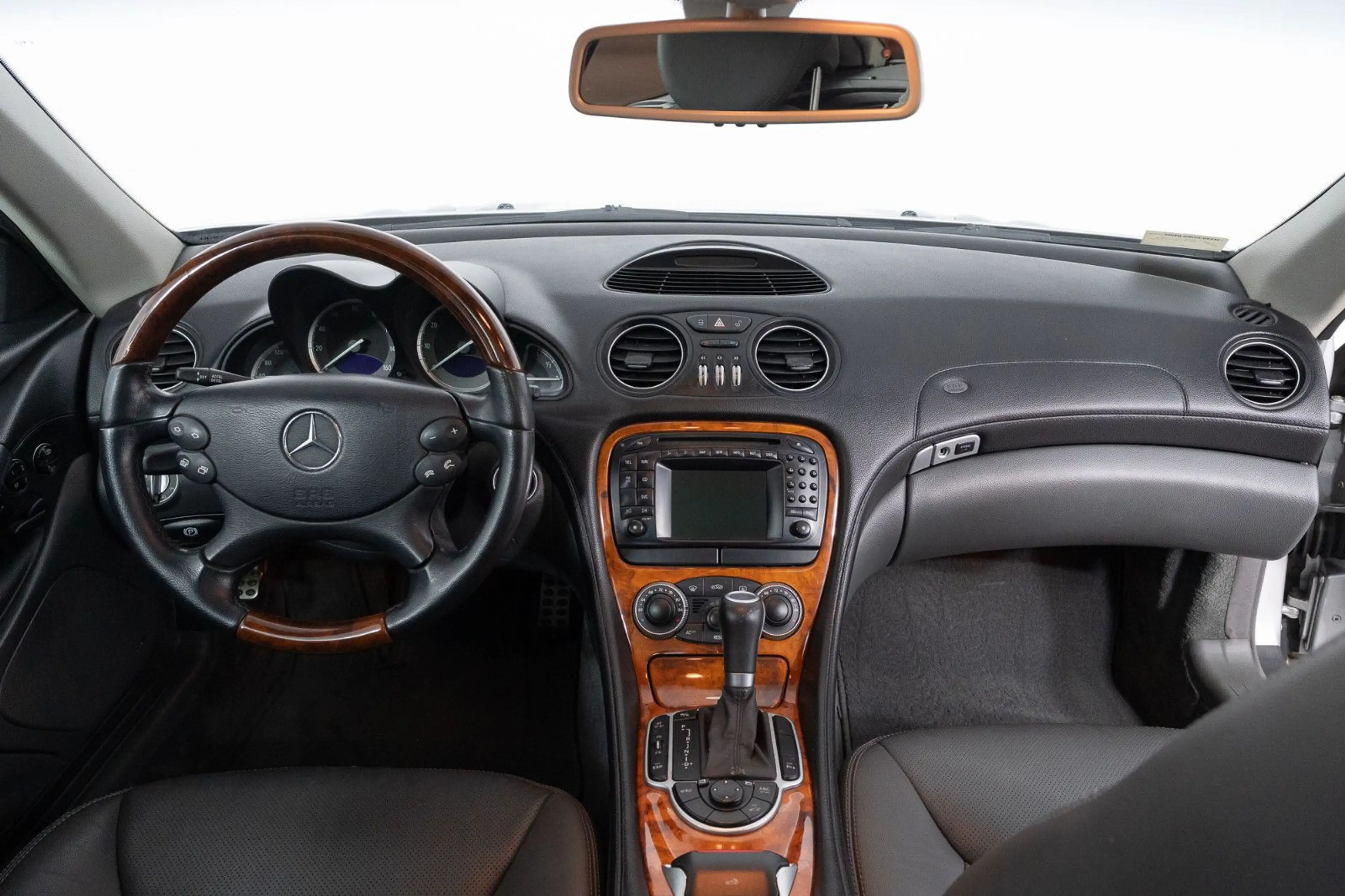 Mercedes-Benz SL 500 — photo 13