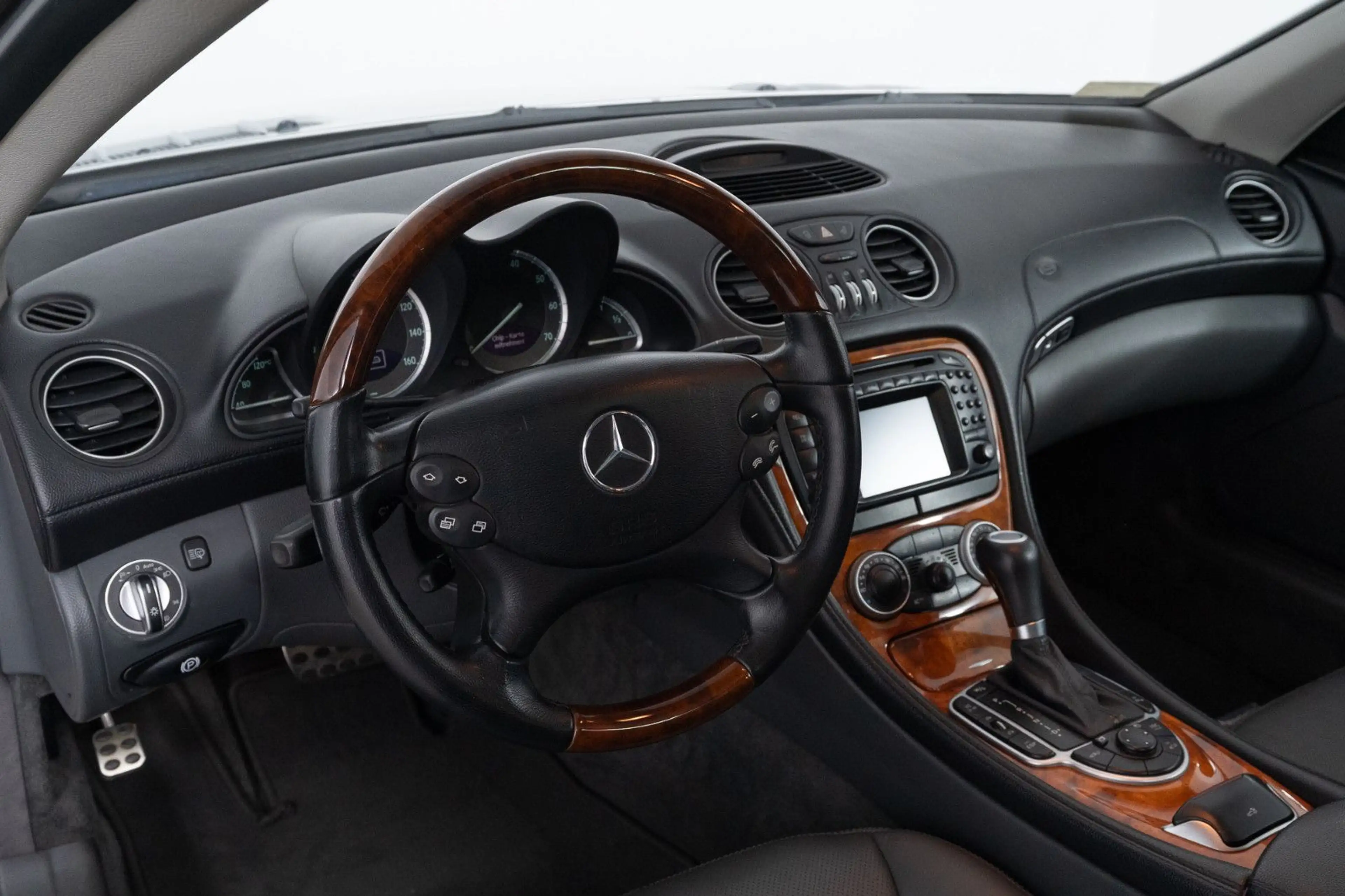 Mercedes-Benz SL 500 — photo 10