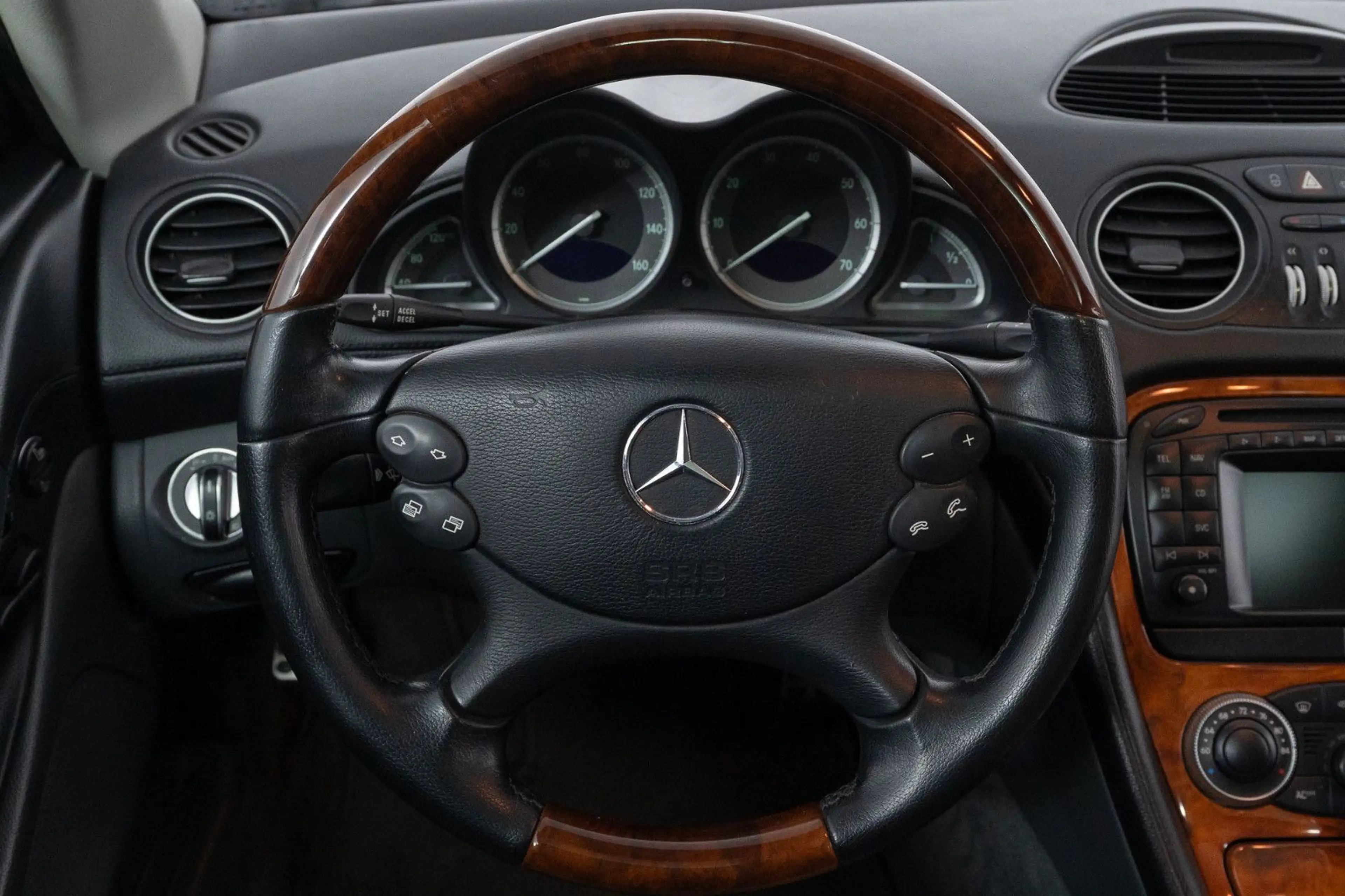 Mercedes-Benz SL 500 — photo 14