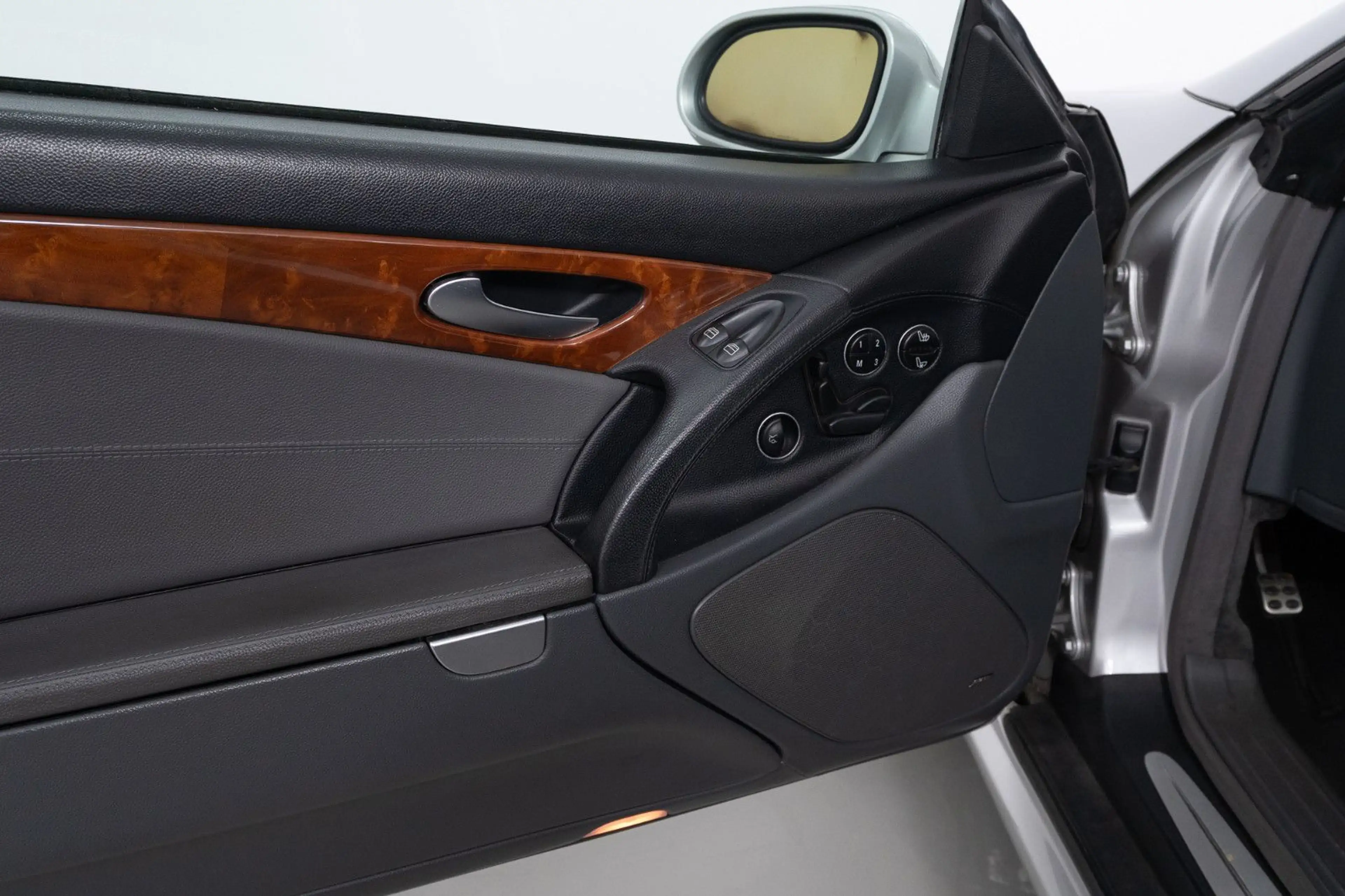 Mercedes-Benz SL 500 — photo 11