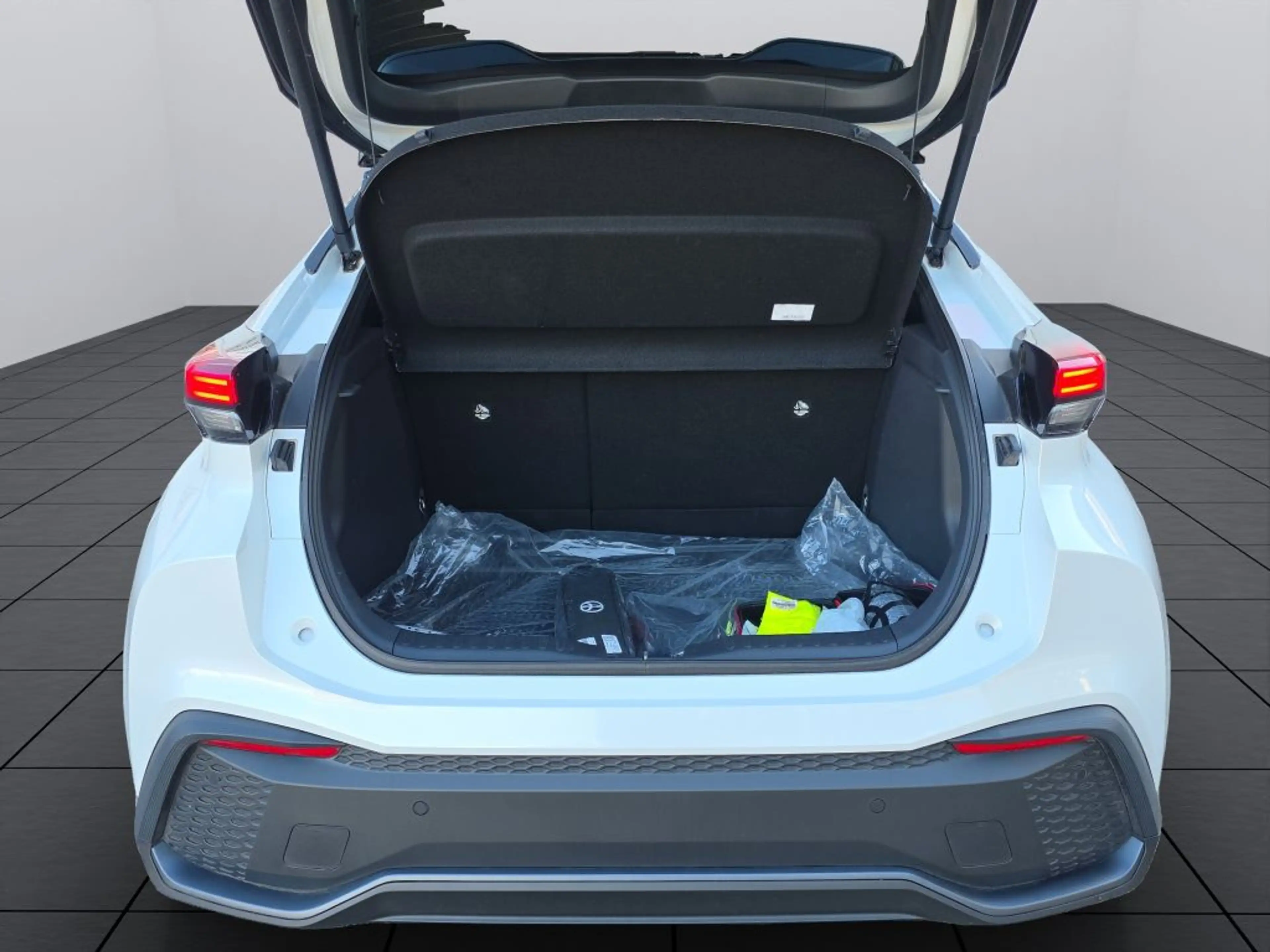 Toyota C-HR 1.8 Hybrid Teamplayer — photo 21