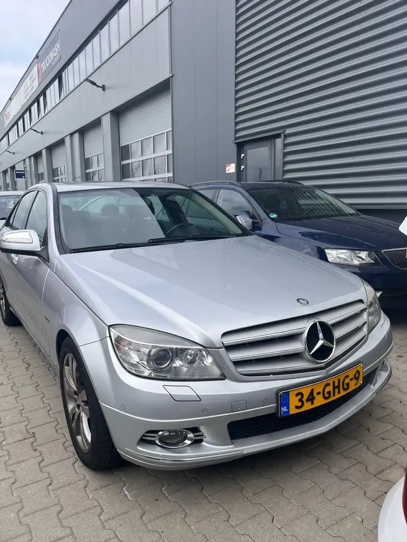Mercedes-Benz 220 - 1