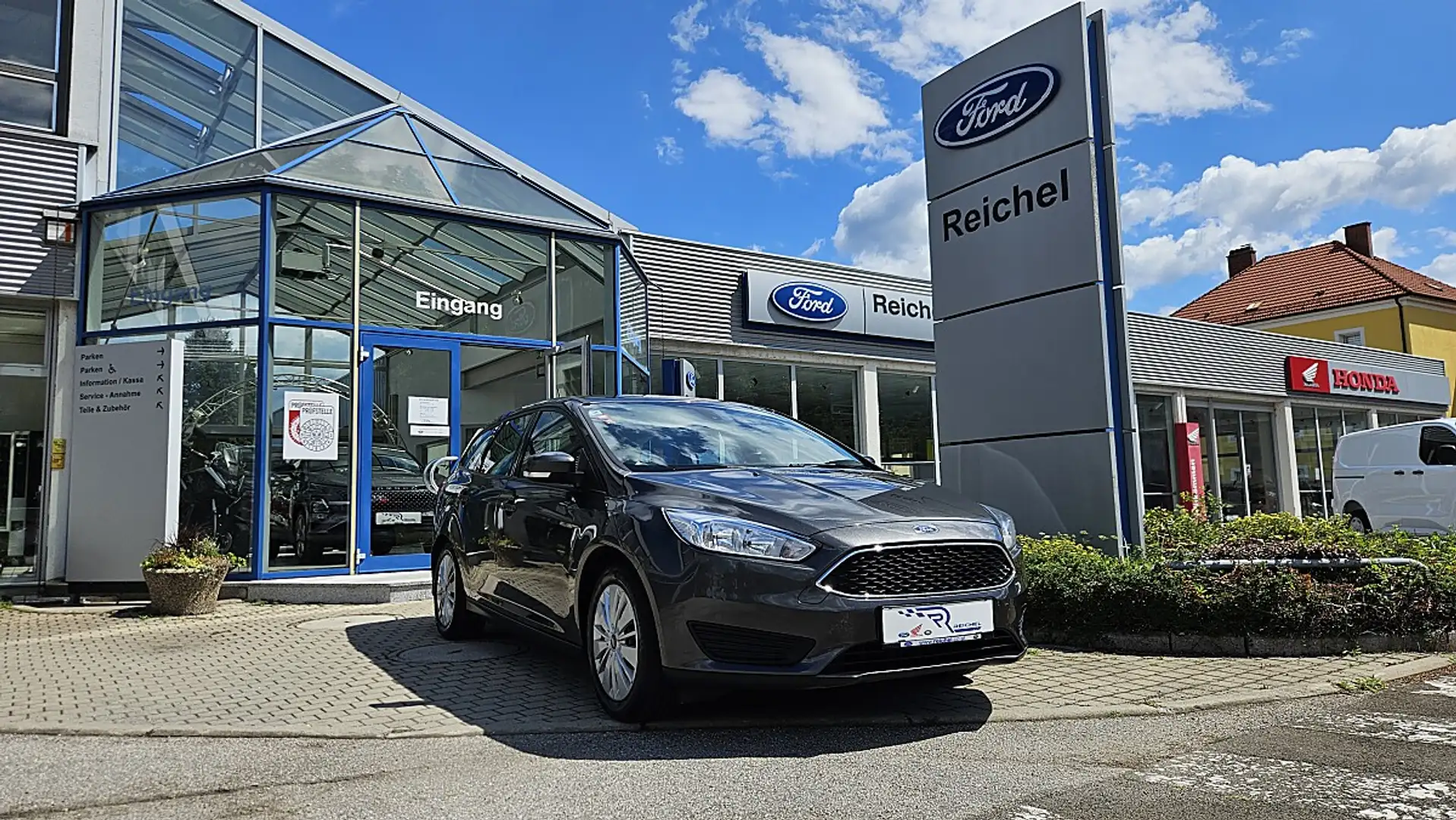 Ford Focus Traveller 1,5 TDCi Grau - 1