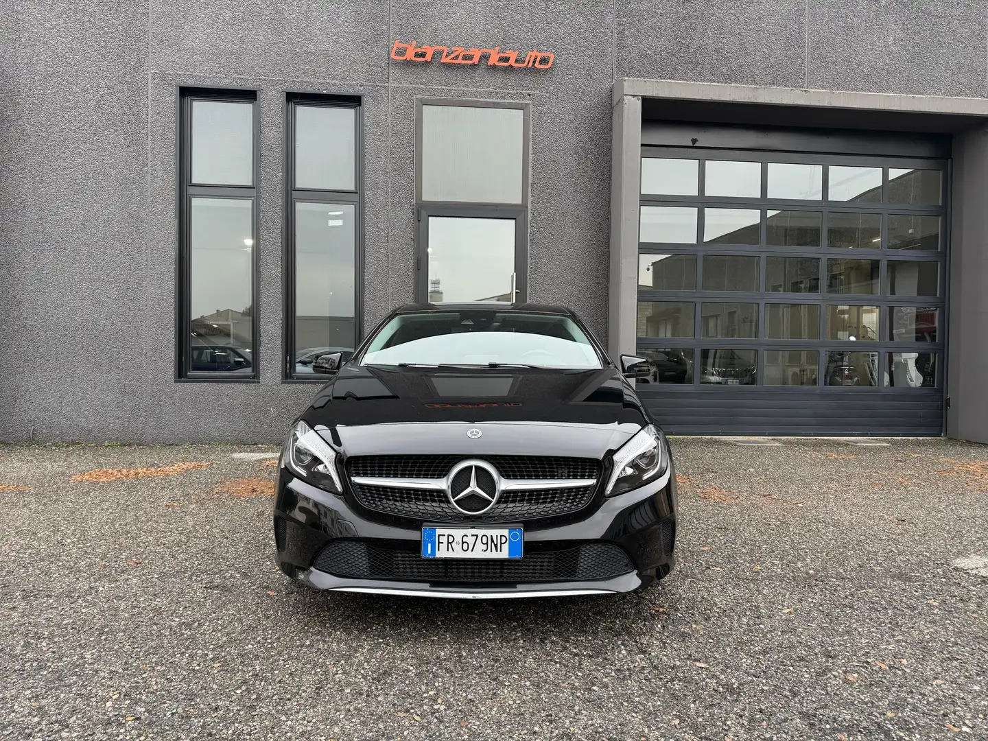 Mercedes-Benz A 180 A 180 d Premium Next auto Nero - 2