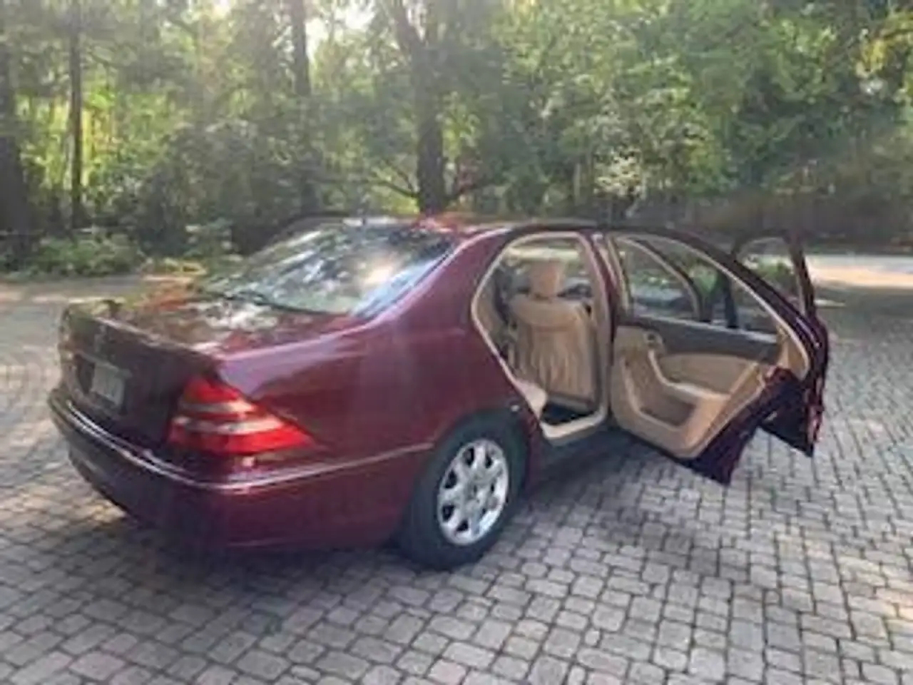 Mercedes-Benz S-Class снимка Mercedes-Benz S-Class