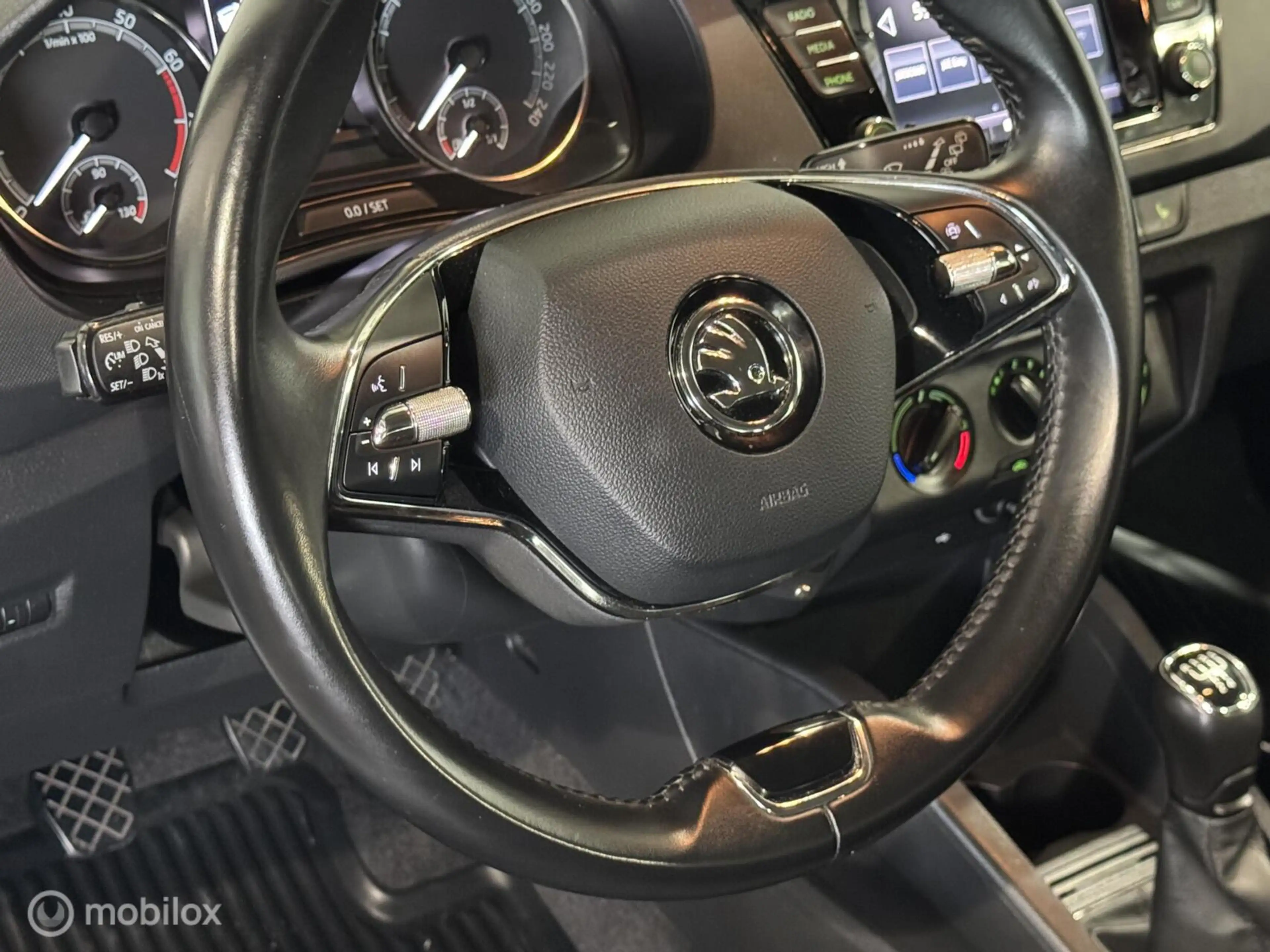 Skoda Fabia Combi 1.0 TSI Ambition [ Carplay parkpilot cruise — photo 17
