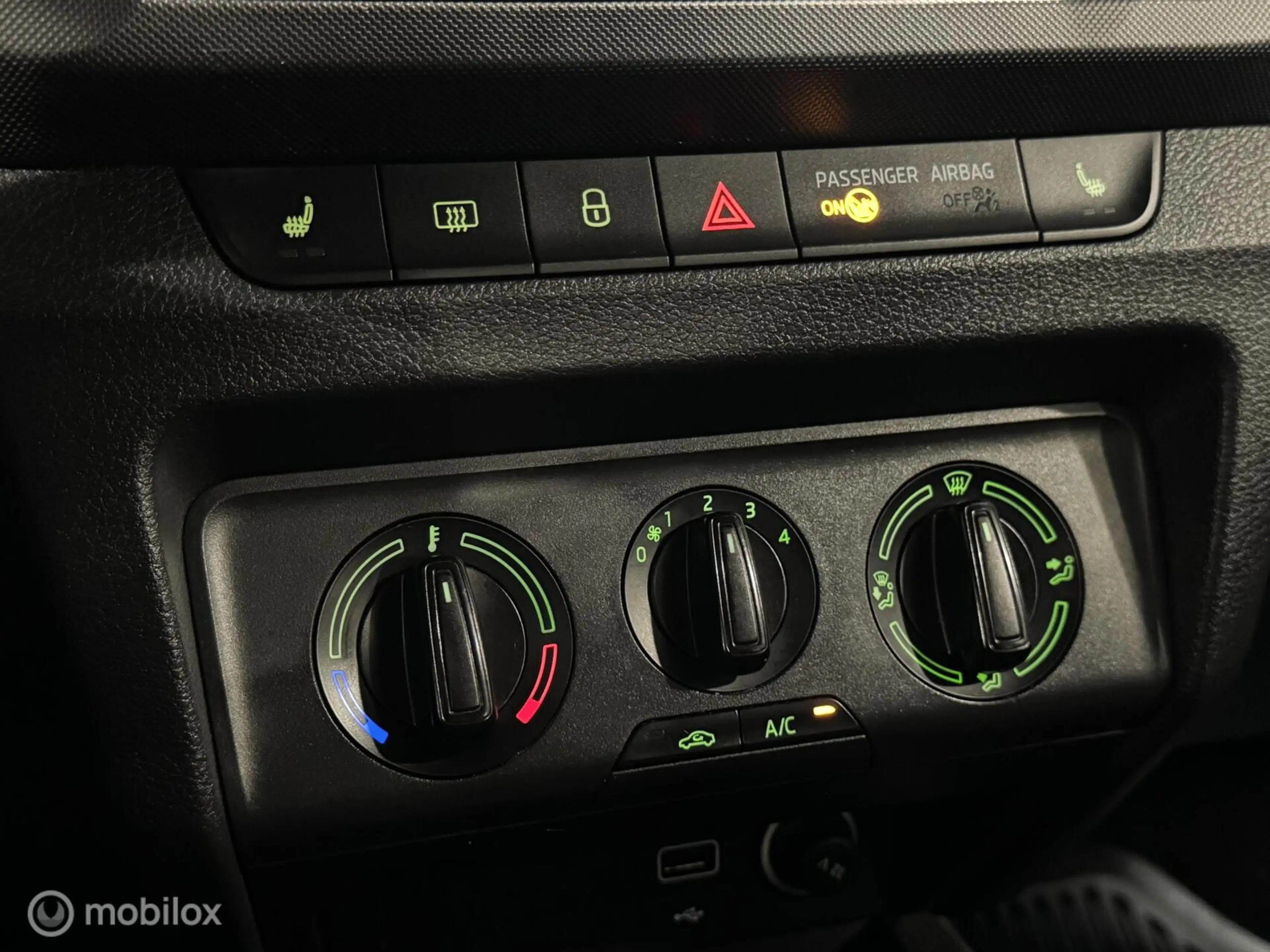 Skoda Fabia Combi 1.0 TSI Ambition [ Carplay parkpilot cruise — photo 22