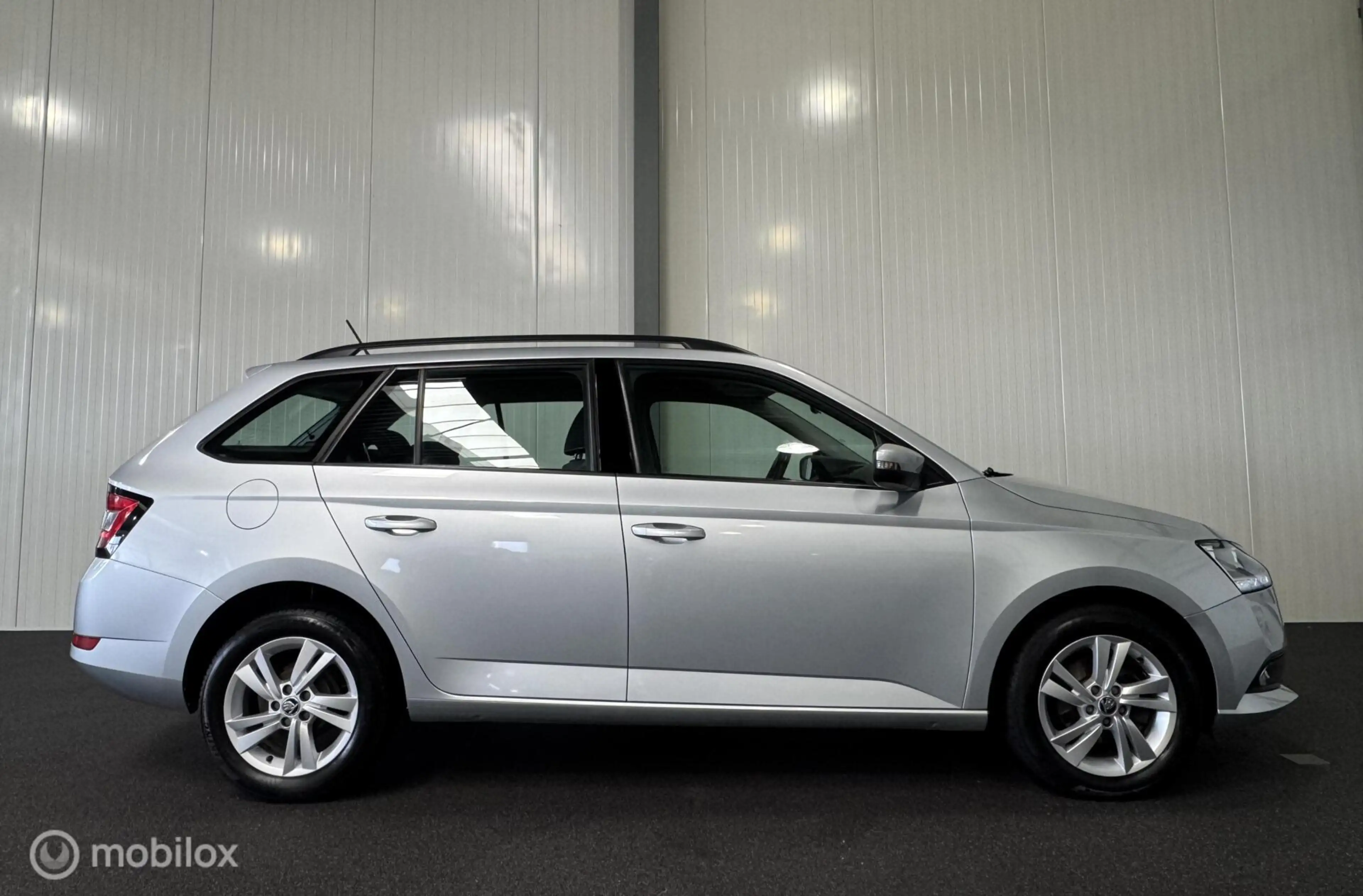 Skoda Fabia Combi 1.0 TSI Ambition [ Carplay parkpilot cruise — photo 5