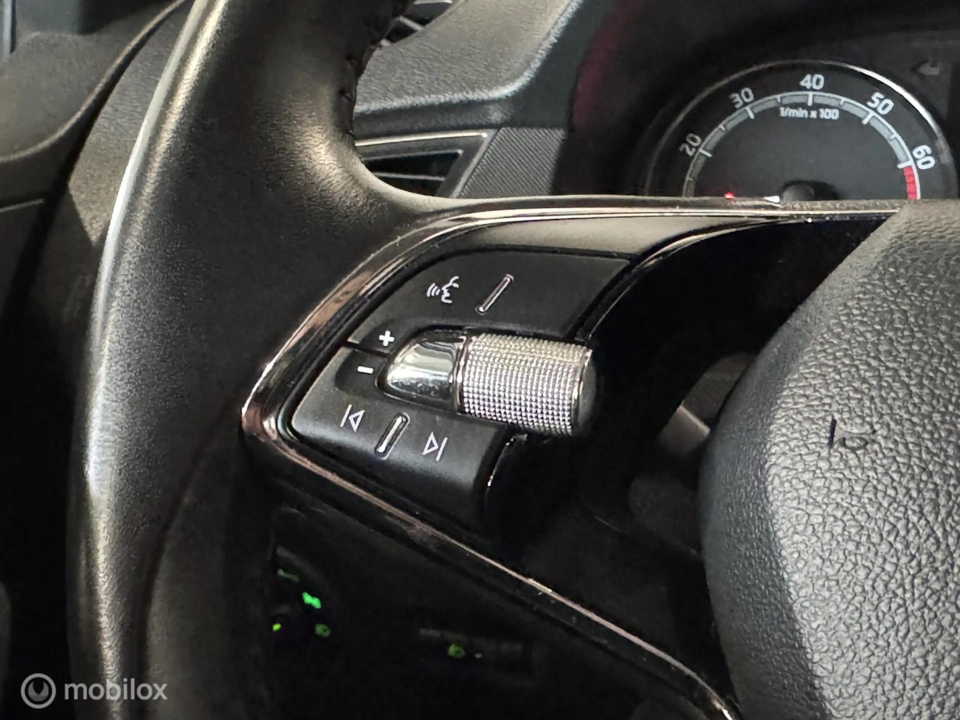 Skoda Fabia Combi 1.0 TSI Ambition [ Carplay parkpilot cruise — photo 20
