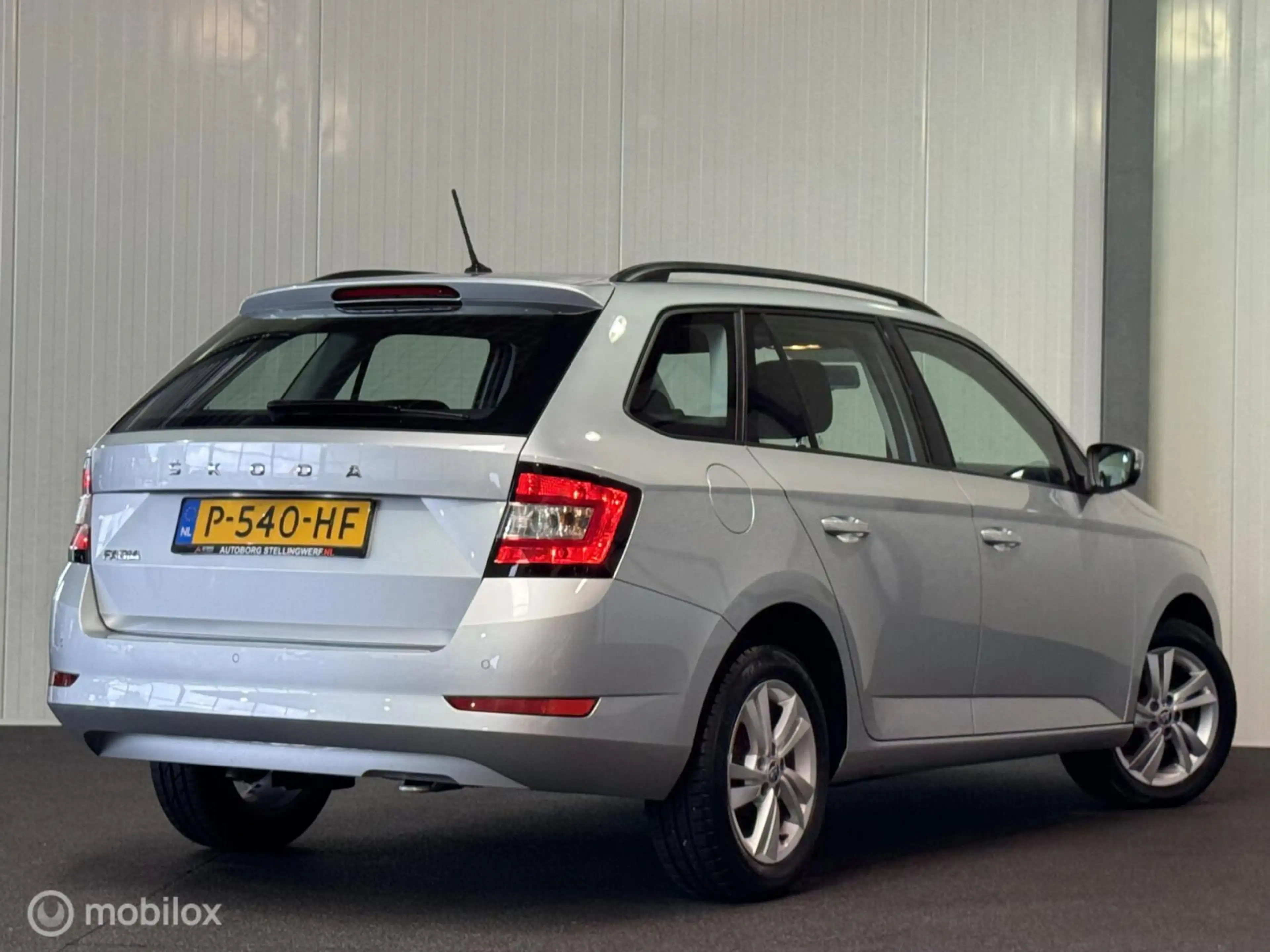 Skoda Fabia Combi 1.0 TSI Ambition [ Carplay parkpilot cruise — photo 6