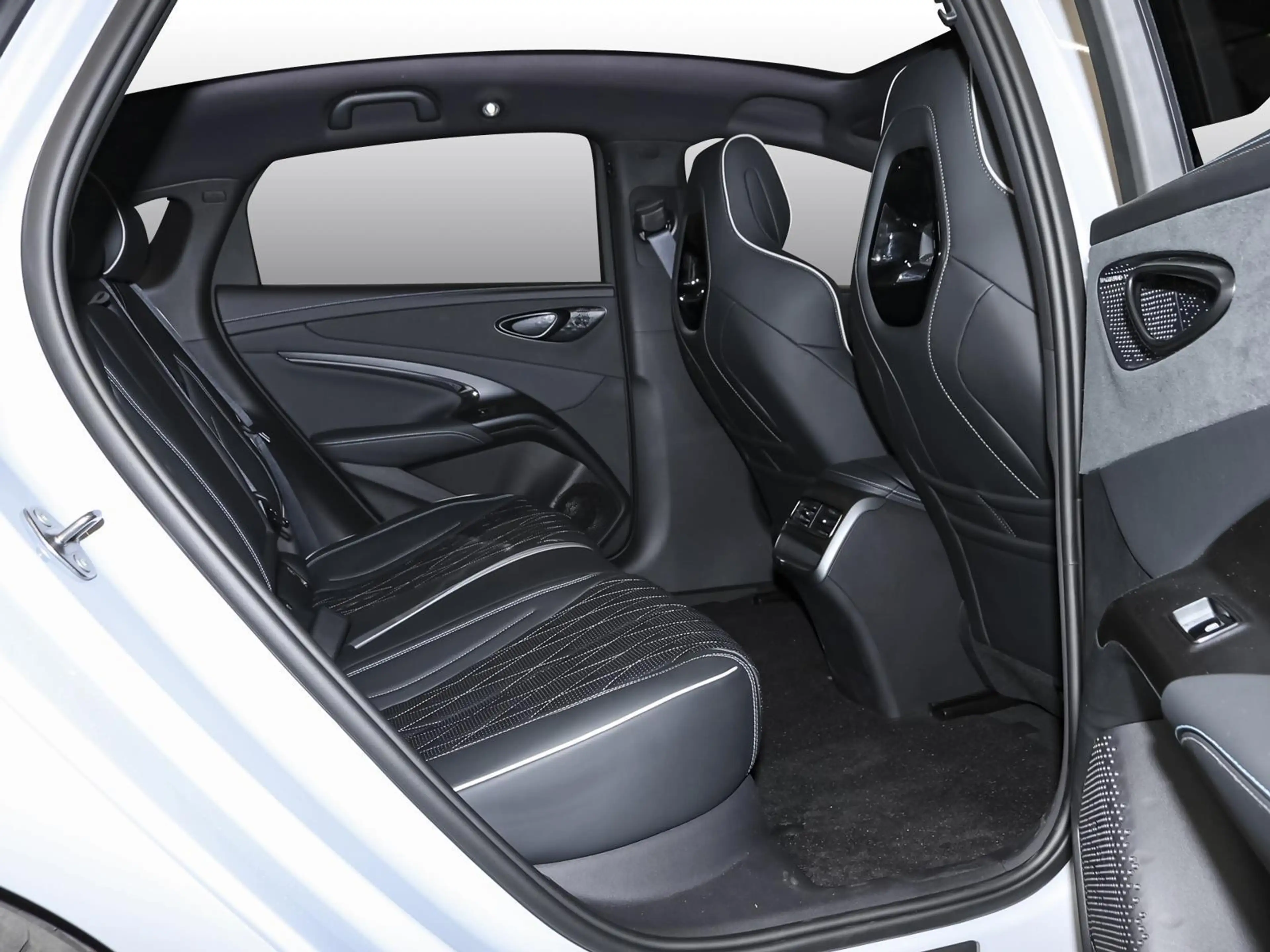 BYD Seal Excellence AWD LEDER NAVI SHZ PDC KLIMA BT — photo 4