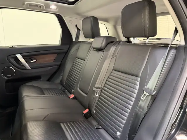 Land Rover Discovery Sport view 9