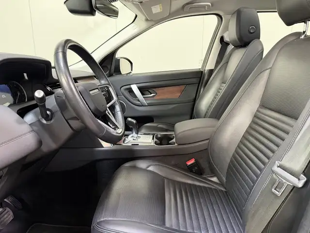 Land Rover Discovery Sport view 8