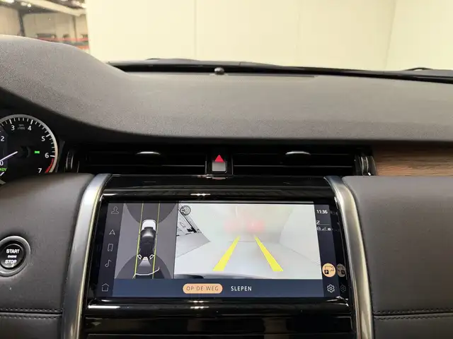 Land Rover Discovery Sport view 15