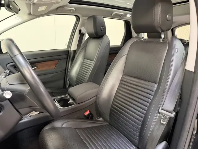 Land Rover Discovery Sport view 16
