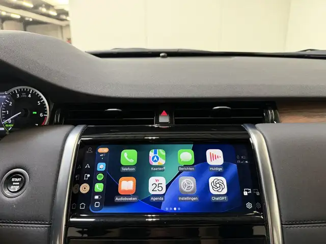 Land Rover Discovery Sport view 14