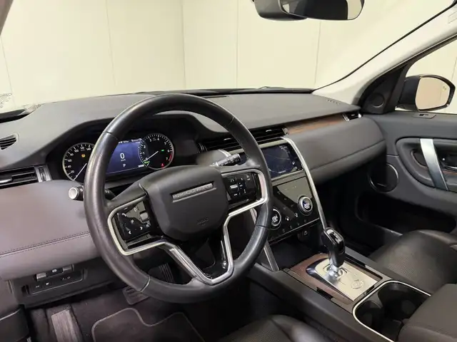 Land Rover Discovery Sport view 17