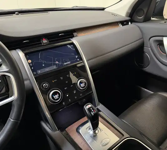 Land Rover Discovery Sport view 11