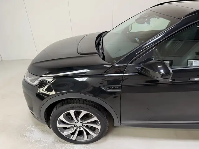 Land Rover Discovery Sport view 23