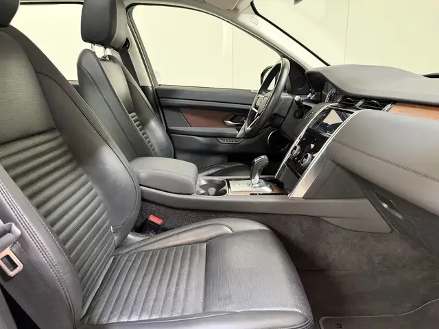 Land Rover Discovery Sport view 2