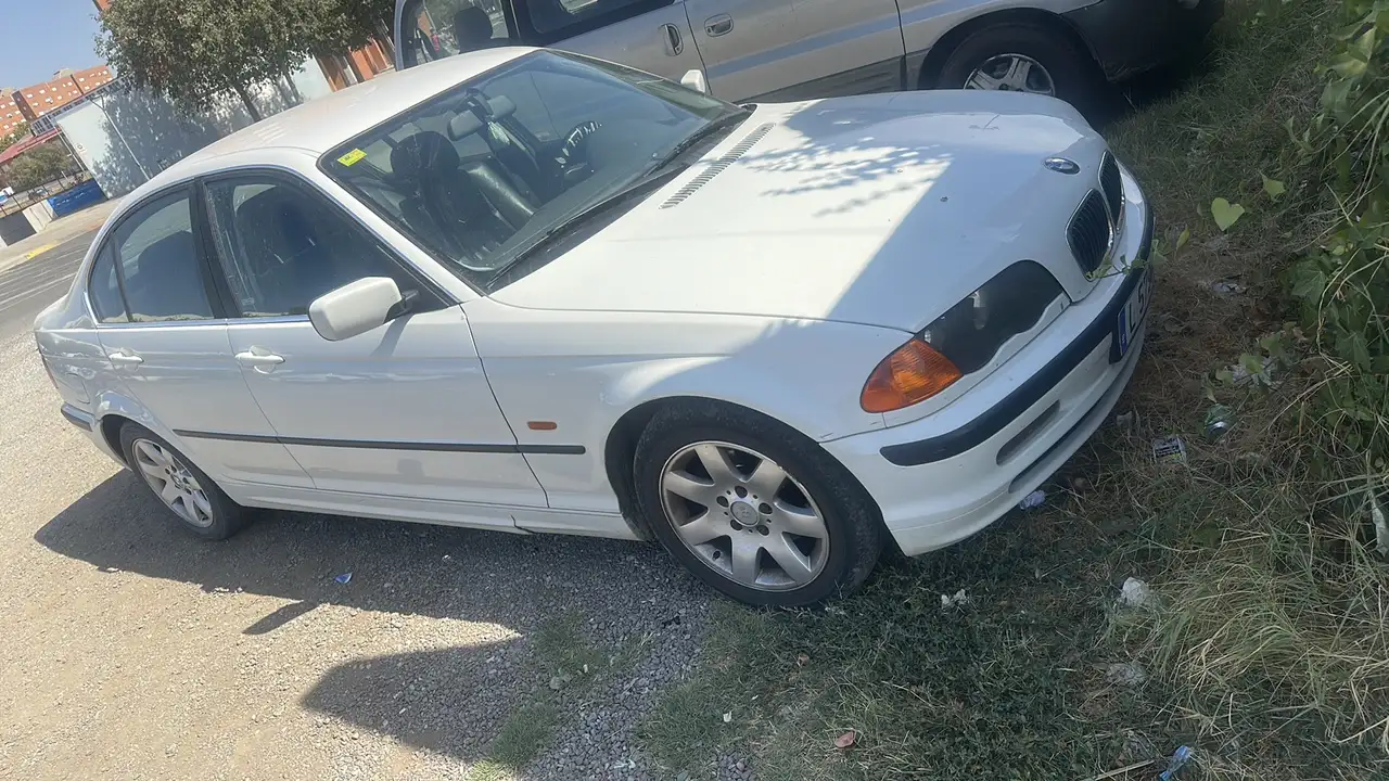 BMW 323i, foto 3