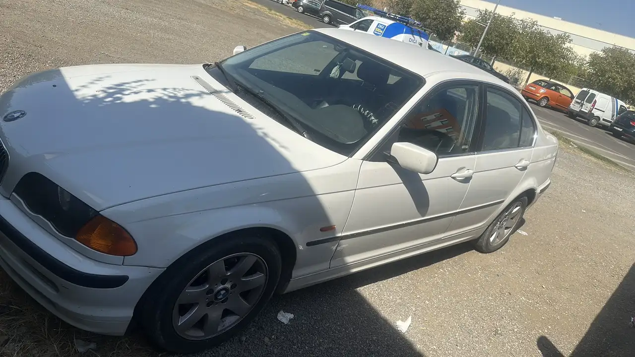 BMW 323i, foto 4