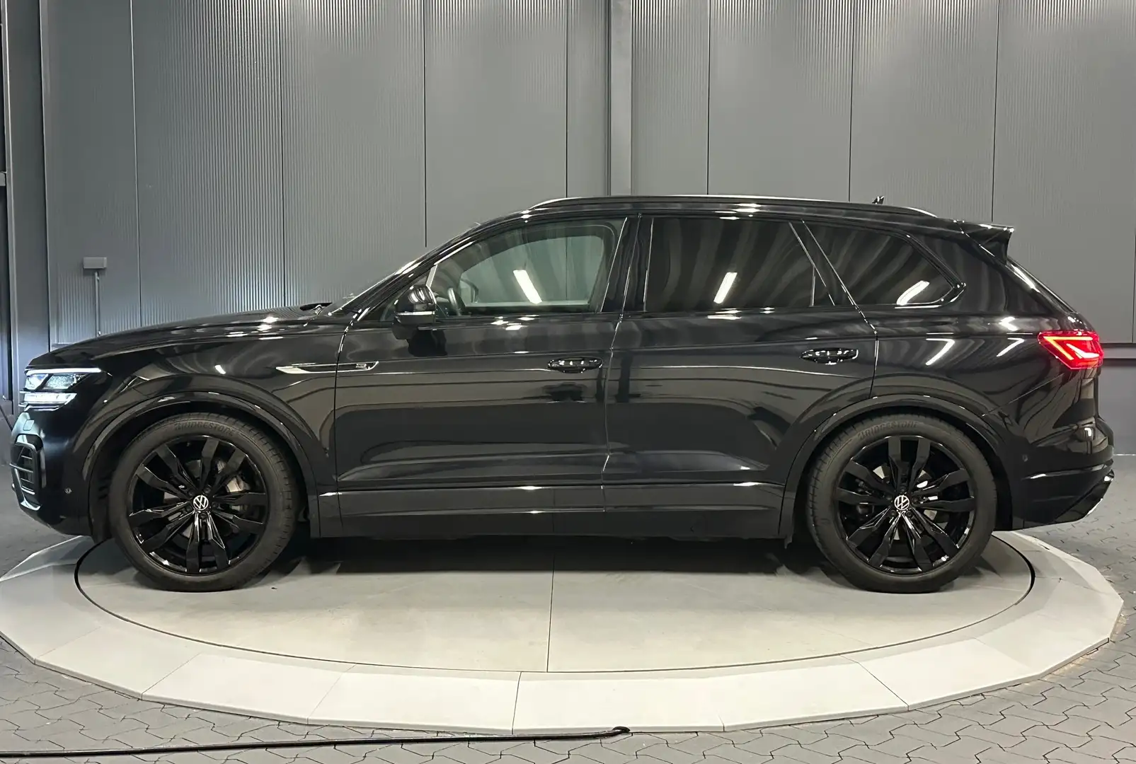 Volkswagen Touareg R-Line 4Mot.*Black Style*21Zoll*HUD*LUFT*Massage* Zwart - 2