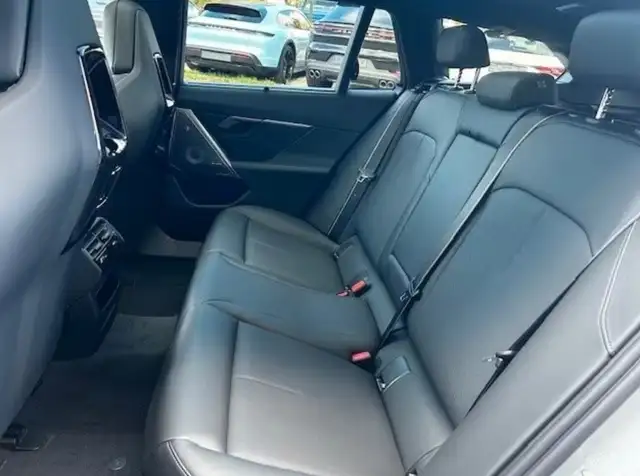 BMW M5 M5 Touring MDriverPackAHKPanB&W Ansicht 18