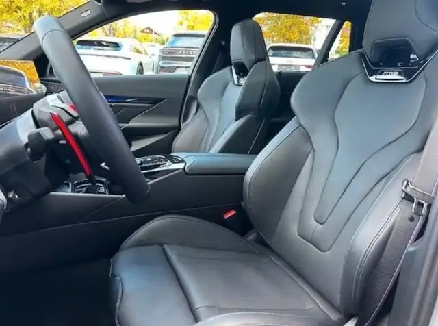 BMW M5 M5 Touring MDriverPackAHKPanB&W Ansicht 16