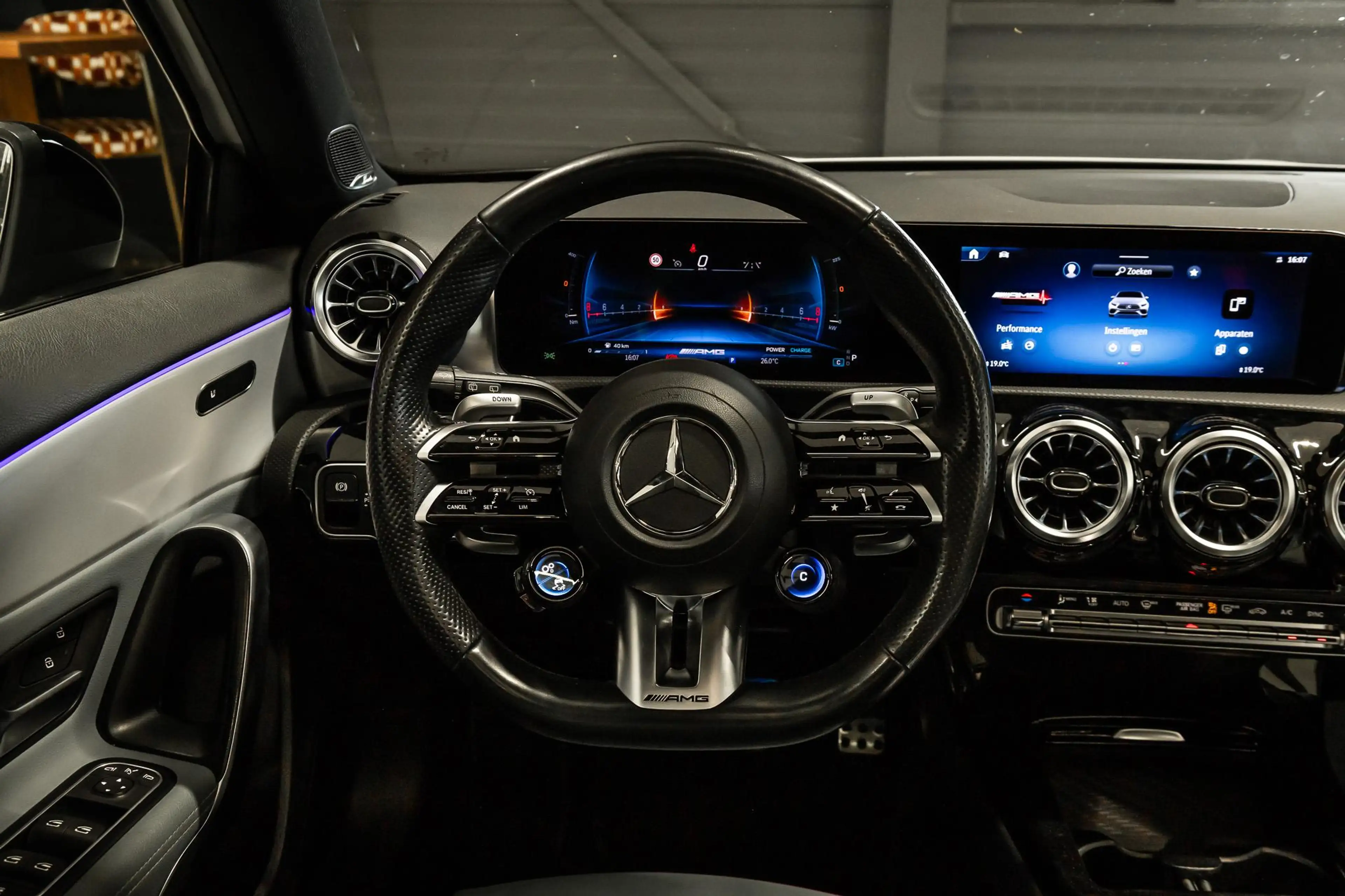 Mercedes-Benz A 35 AMG 4MATIC — photo 10