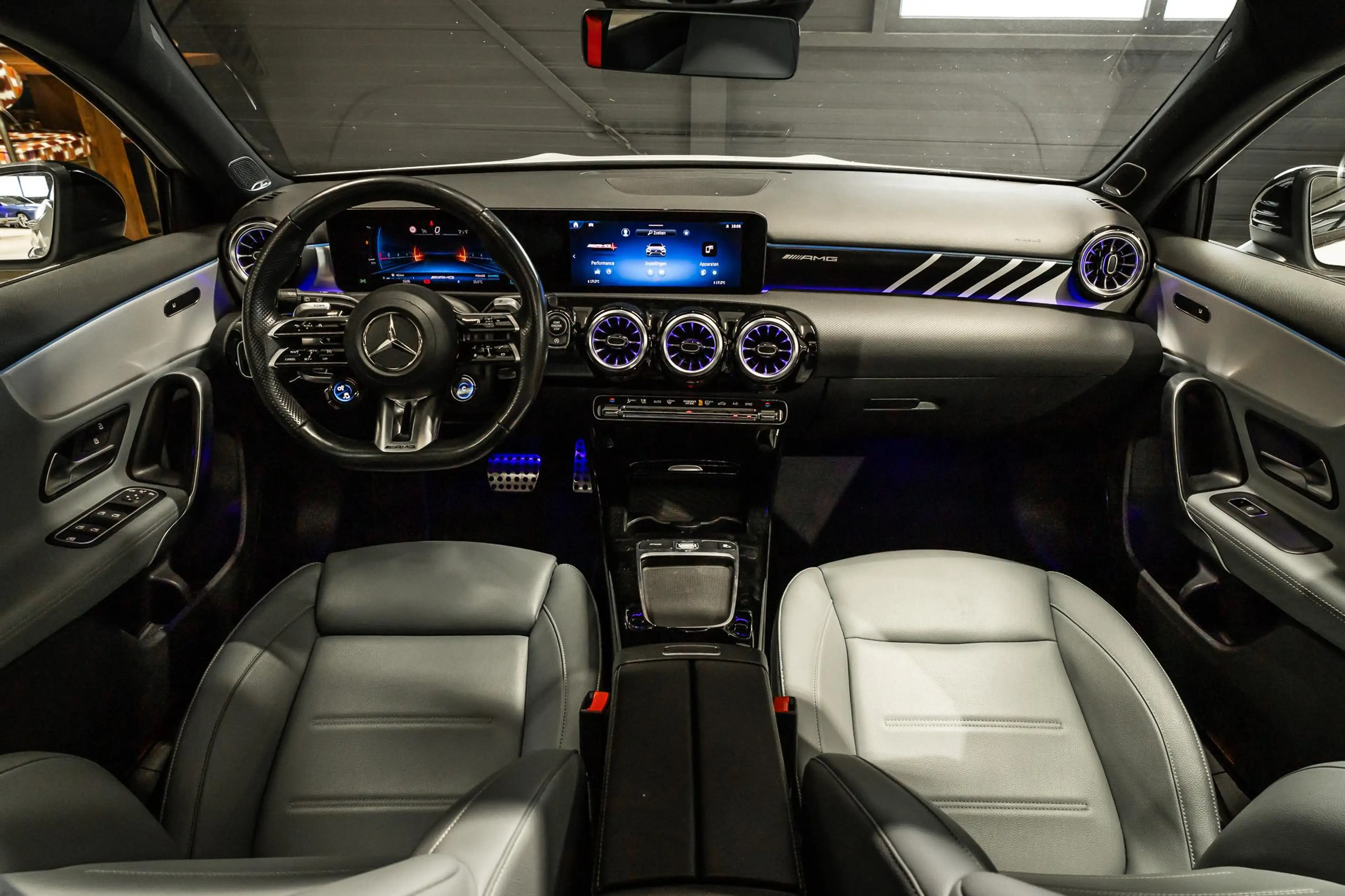 Mercedes-Benz A 35 AMG 4MATIC — photo 7