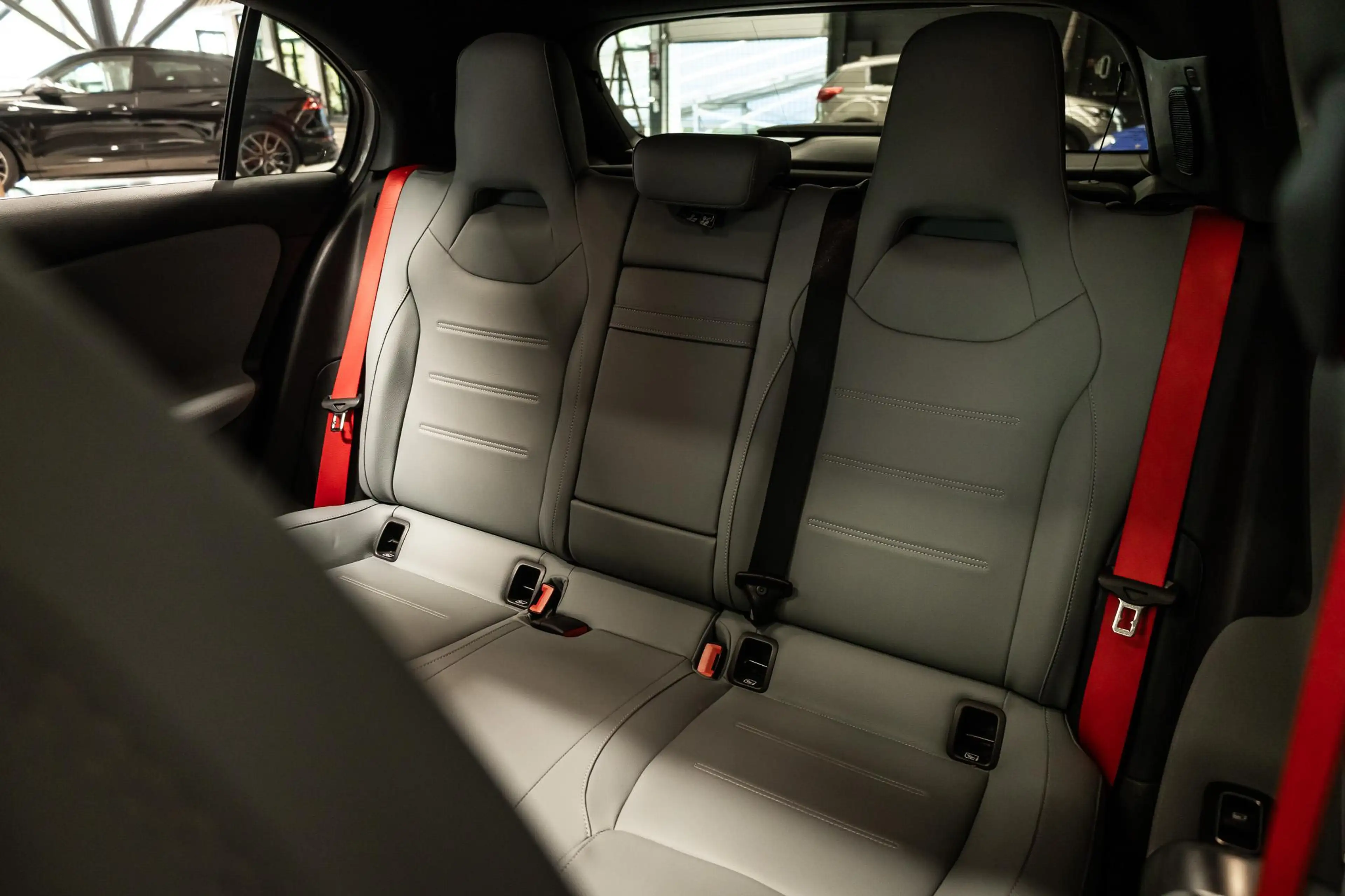 Mercedes-Benz A 35 AMG 4MATIC — photo 4