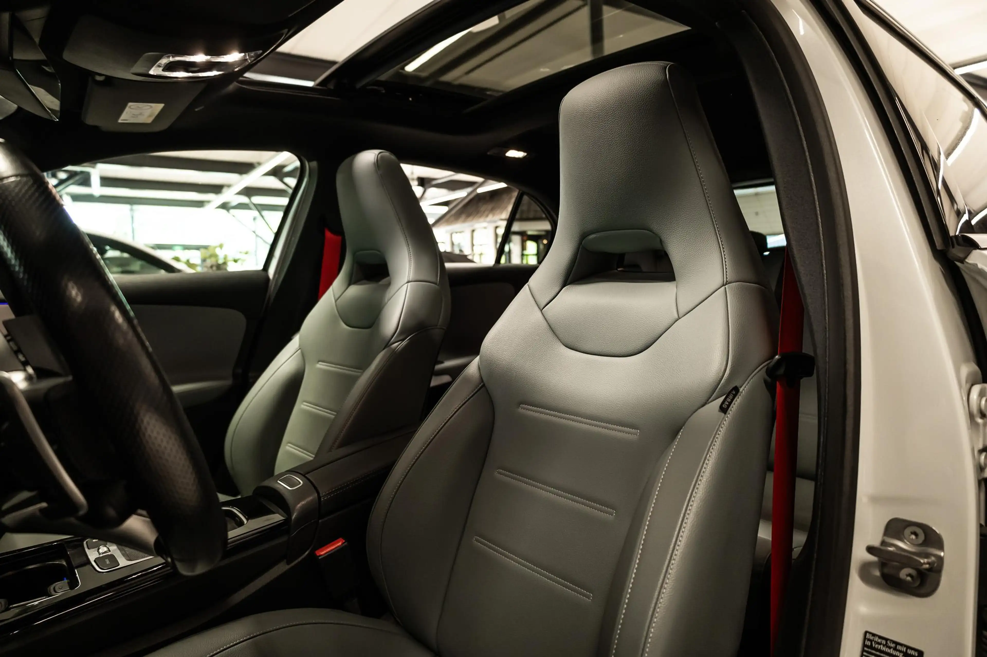Mercedes-Benz A 35 AMG 4MATIC — photo 3
