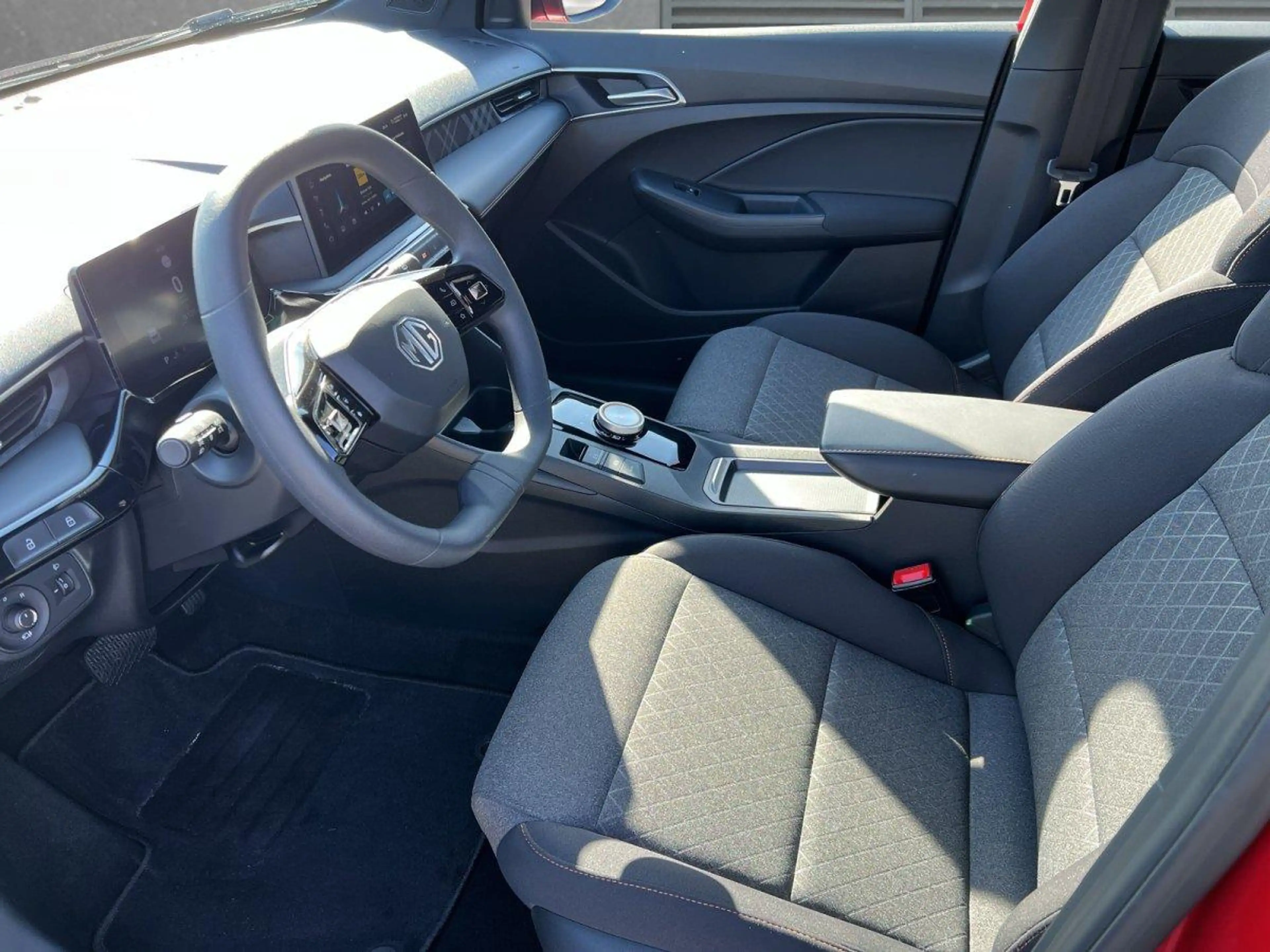 MG MG3 Comfort RFK+NAVI+PDC 3 Hybrid+ 194 PS 143 kW (1... — photo 4