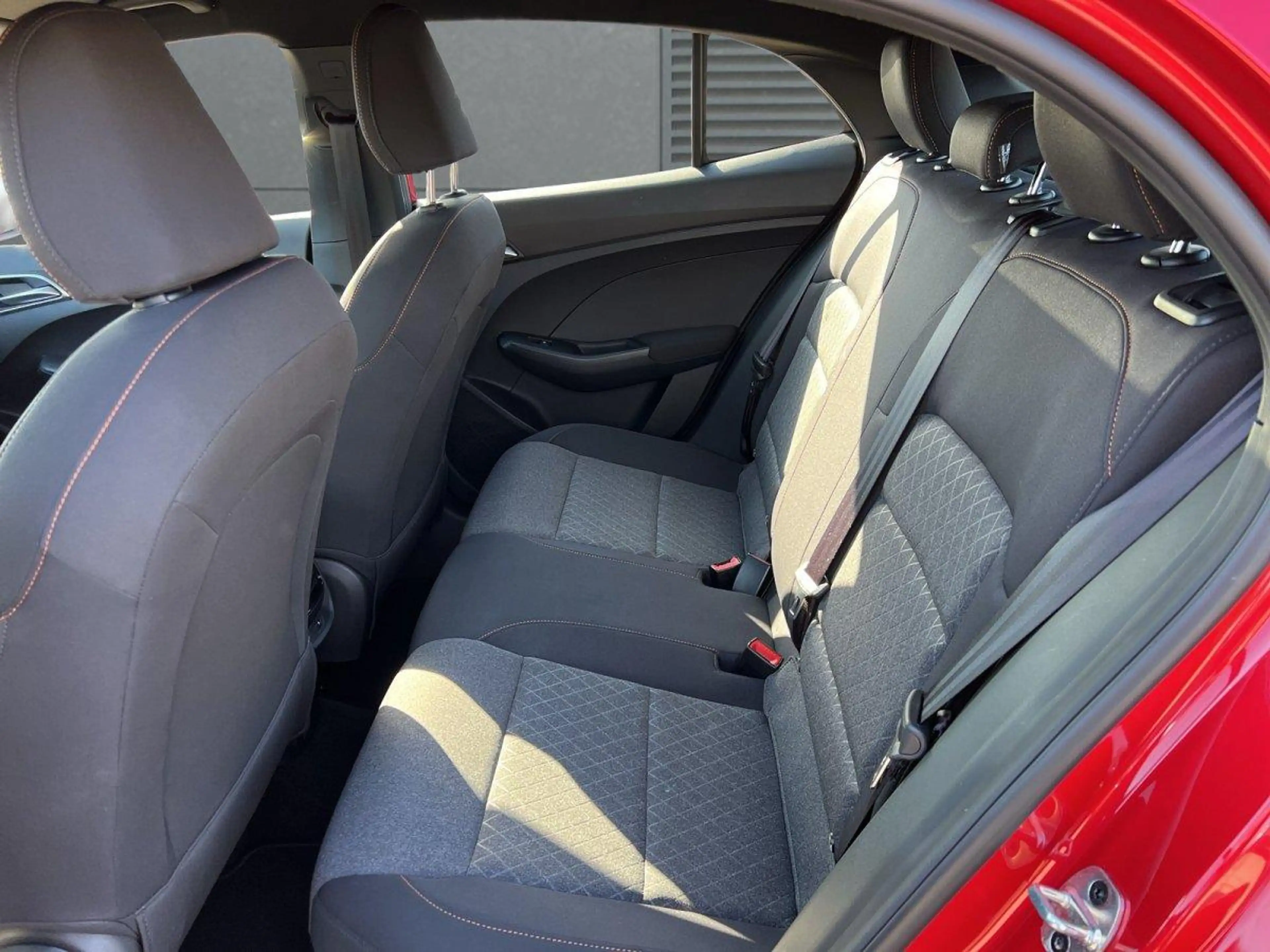 MG MG3 Comfort RFK+NAVI+PDC 3 Hybrid+ 194 PS 143 kW (1... — photo 6