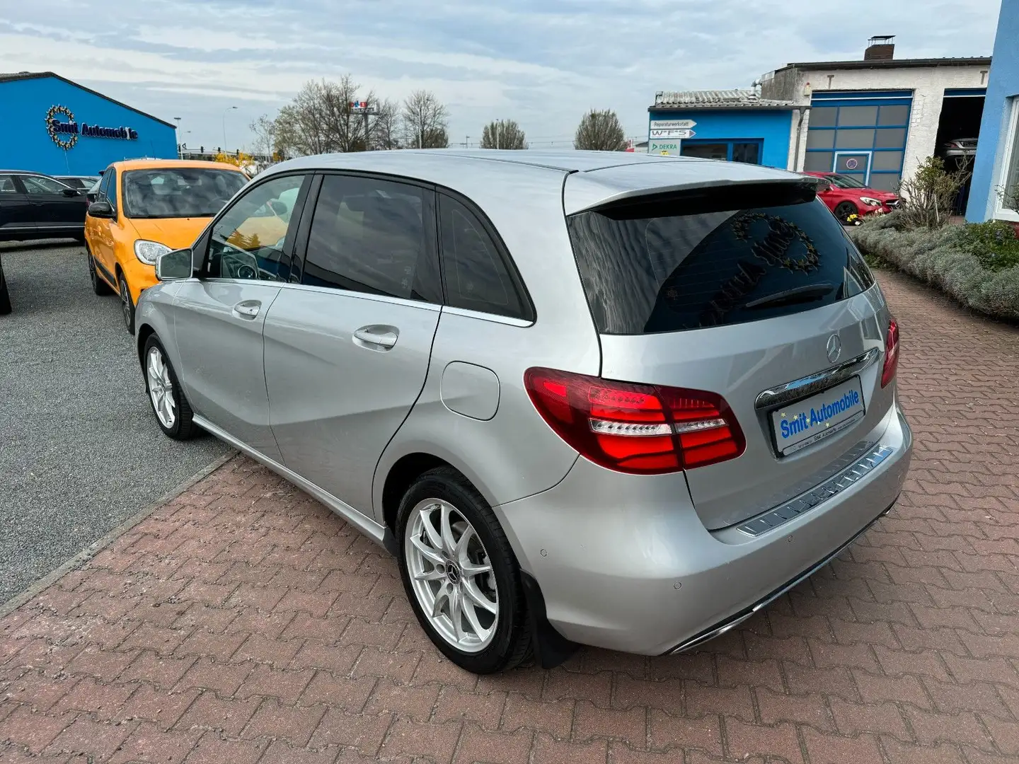 Mercedes-Benz B 200 Urban Automatik Stříbrná - 2