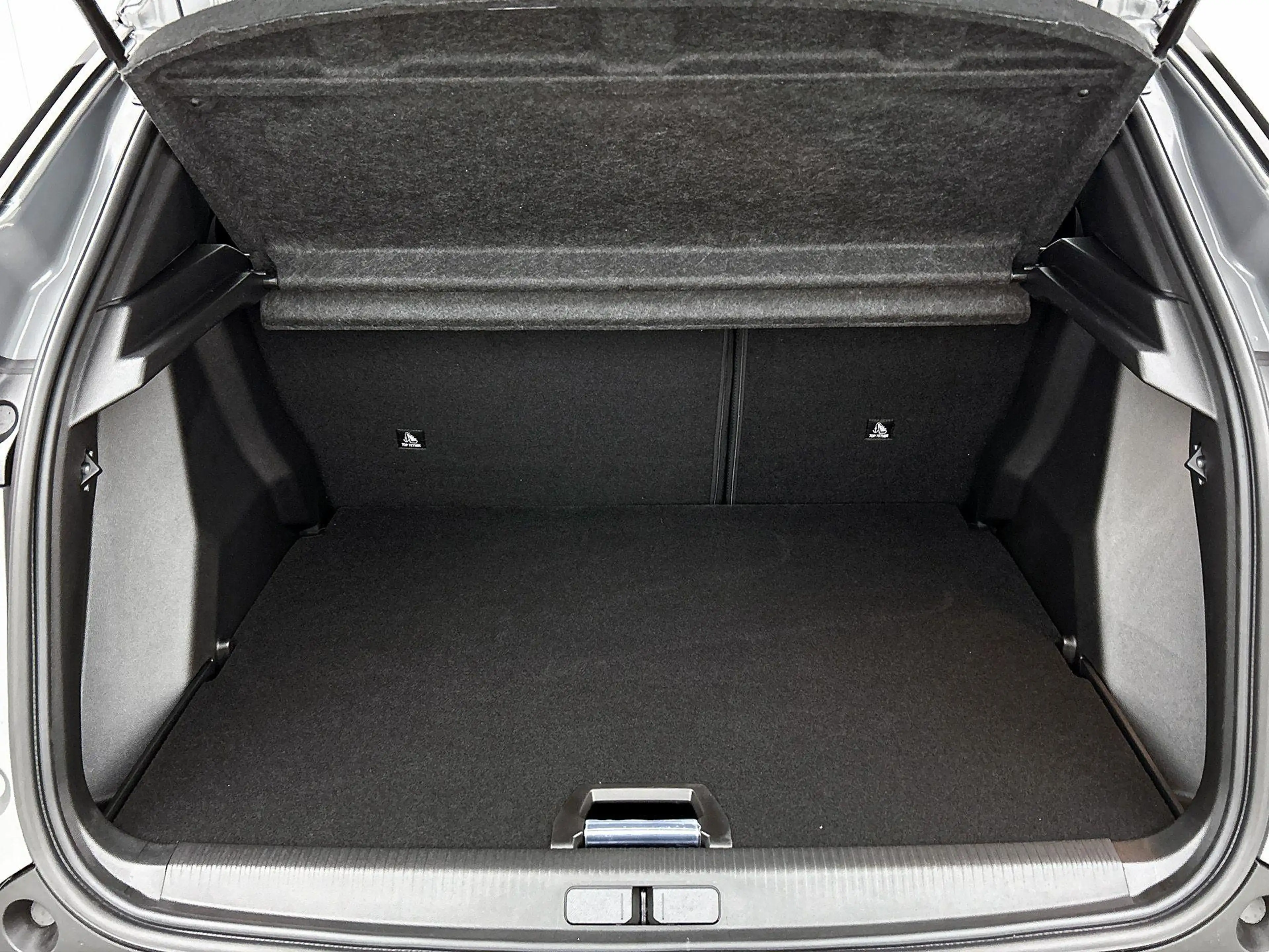 Peugeot 2008 1.2 Hybrid 145 GT — photo 14
