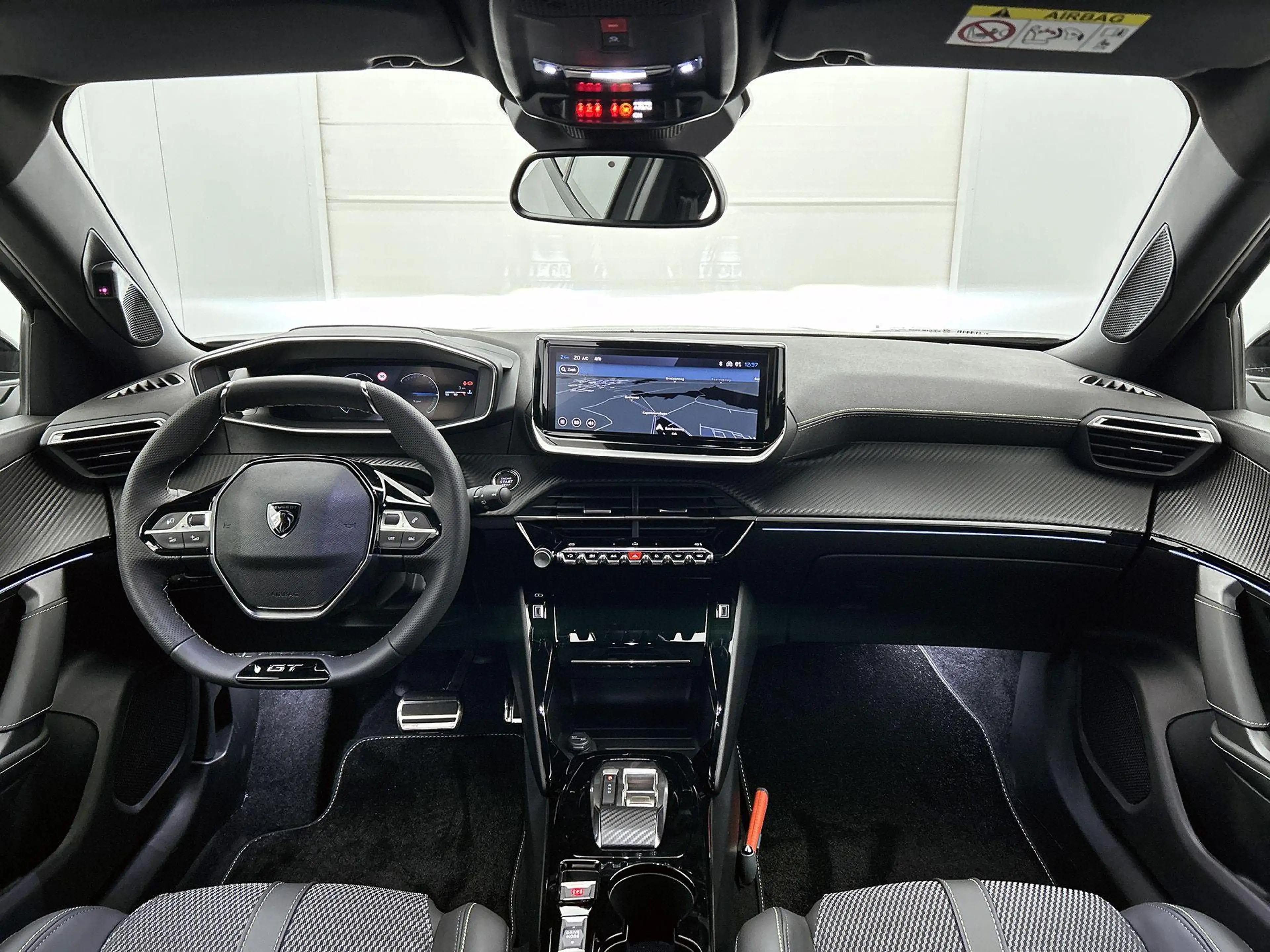 Peugeot 2008 1.2 Hybrid 145 GT — photo 11