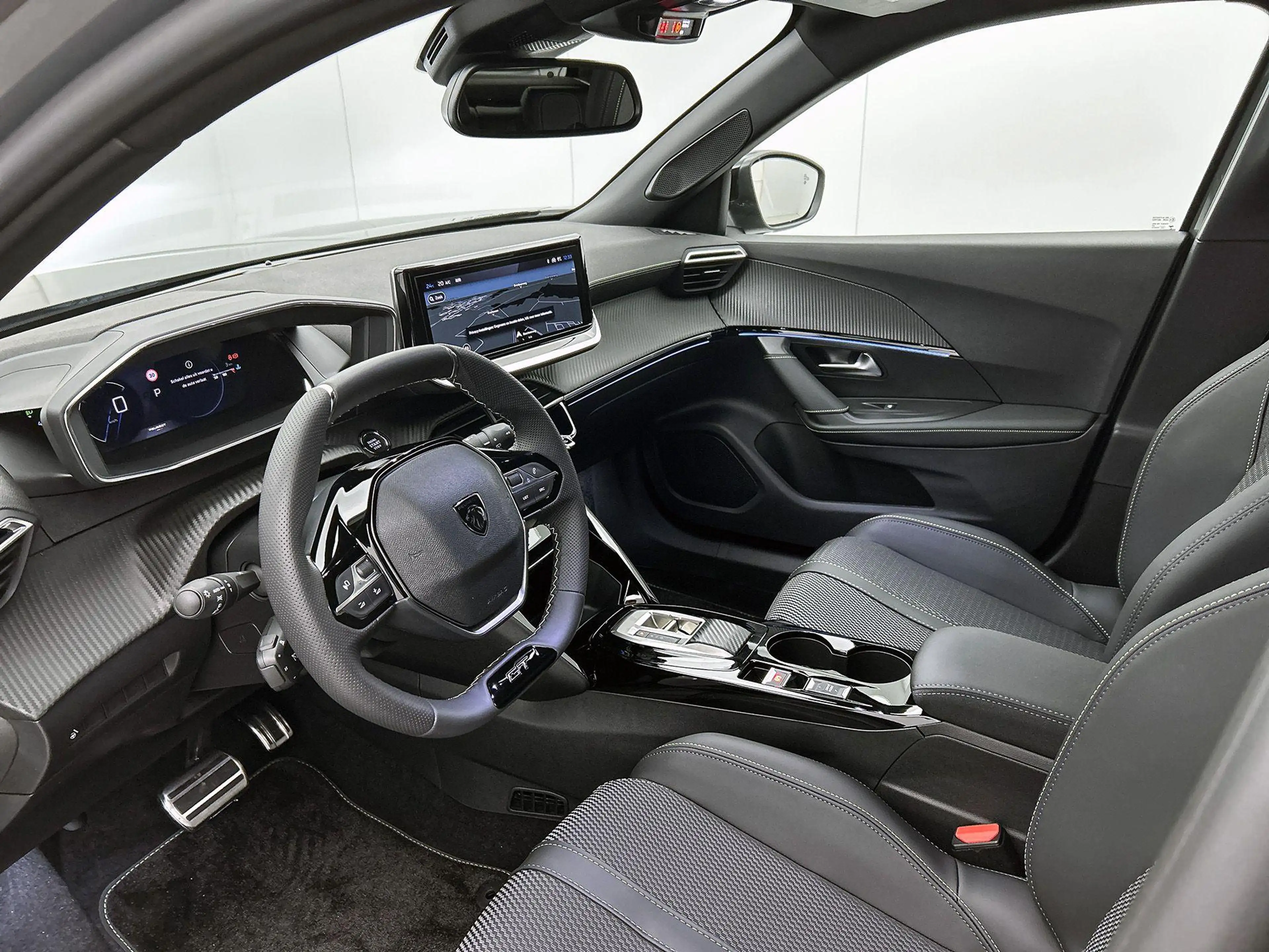 Peugeot 2008 1.2 Hybrid 145 GT — photo 10