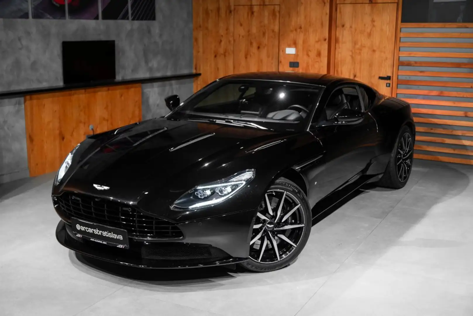 Aston Martin DB11 5.2 V12 Biturbo 608 ch Černá - 2