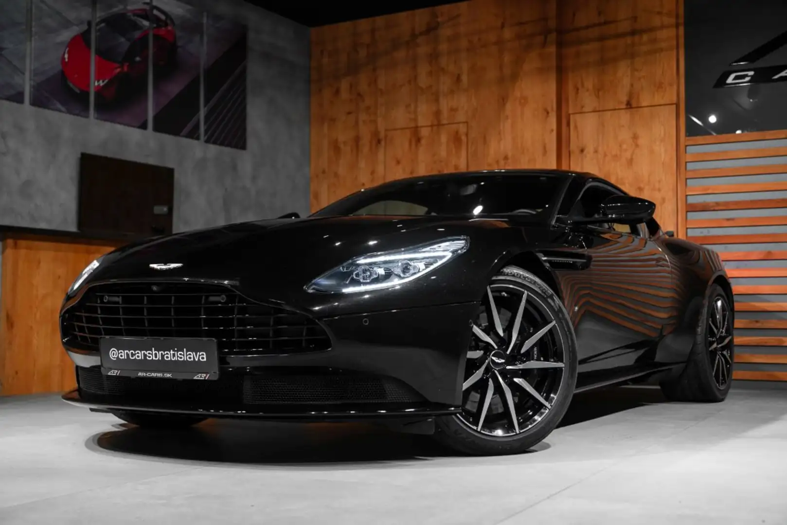 Aston Martin DB11 5.2 V12 Biturbo 608 ch Černá - 1