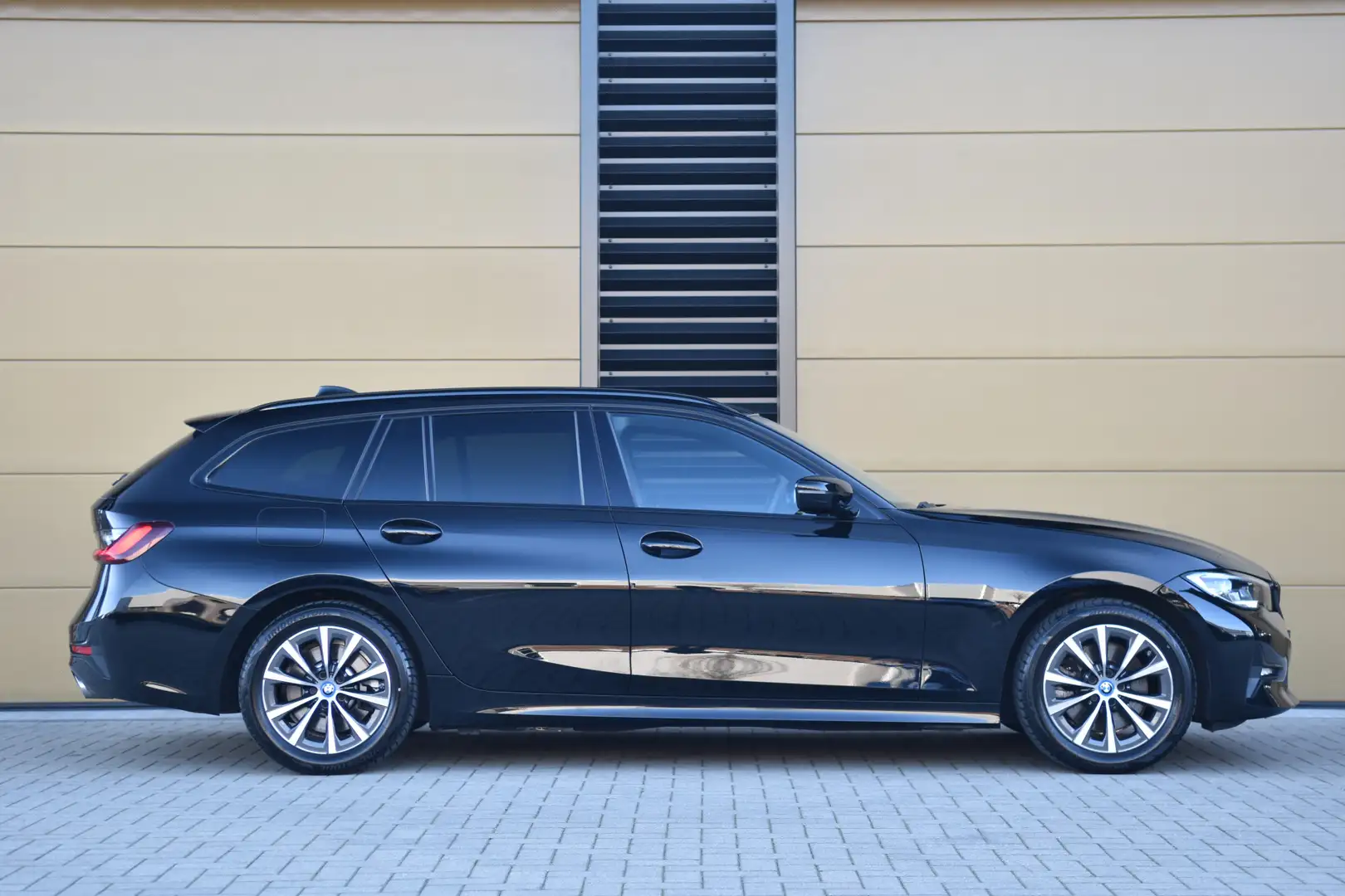 BMW 320 3-serie Touring 320e Business Edition Plus * Laser Schwarz - 2