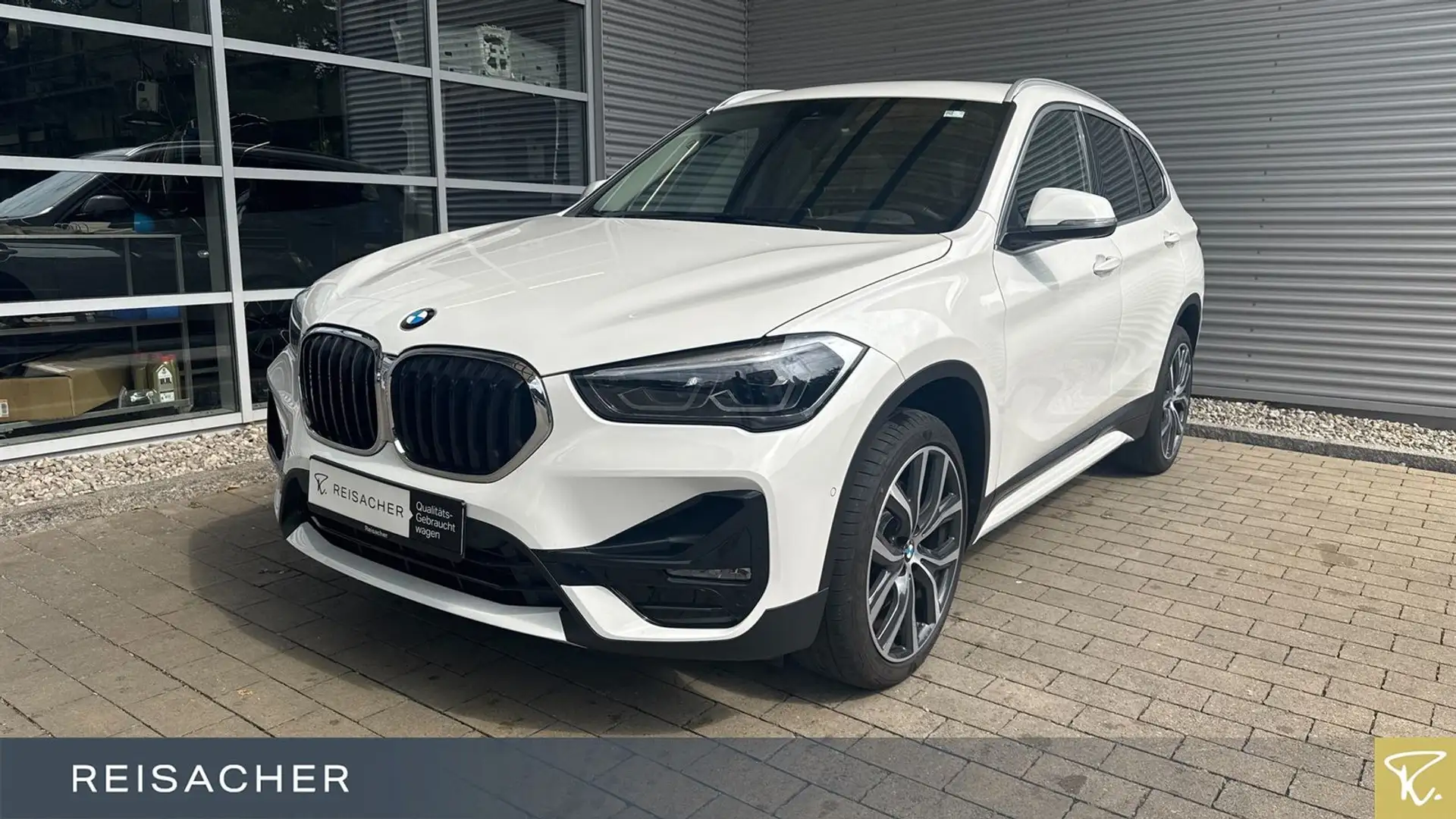 BMW X1 sDrive20dA Sport-Line Navi HUD adLED AHK RüKa Weiß - 1