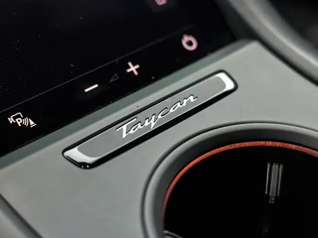 Porsche Taycan Turbo Ansicht 26