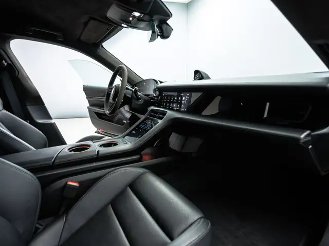 Porsche Taycan Turbo Ansicht 36